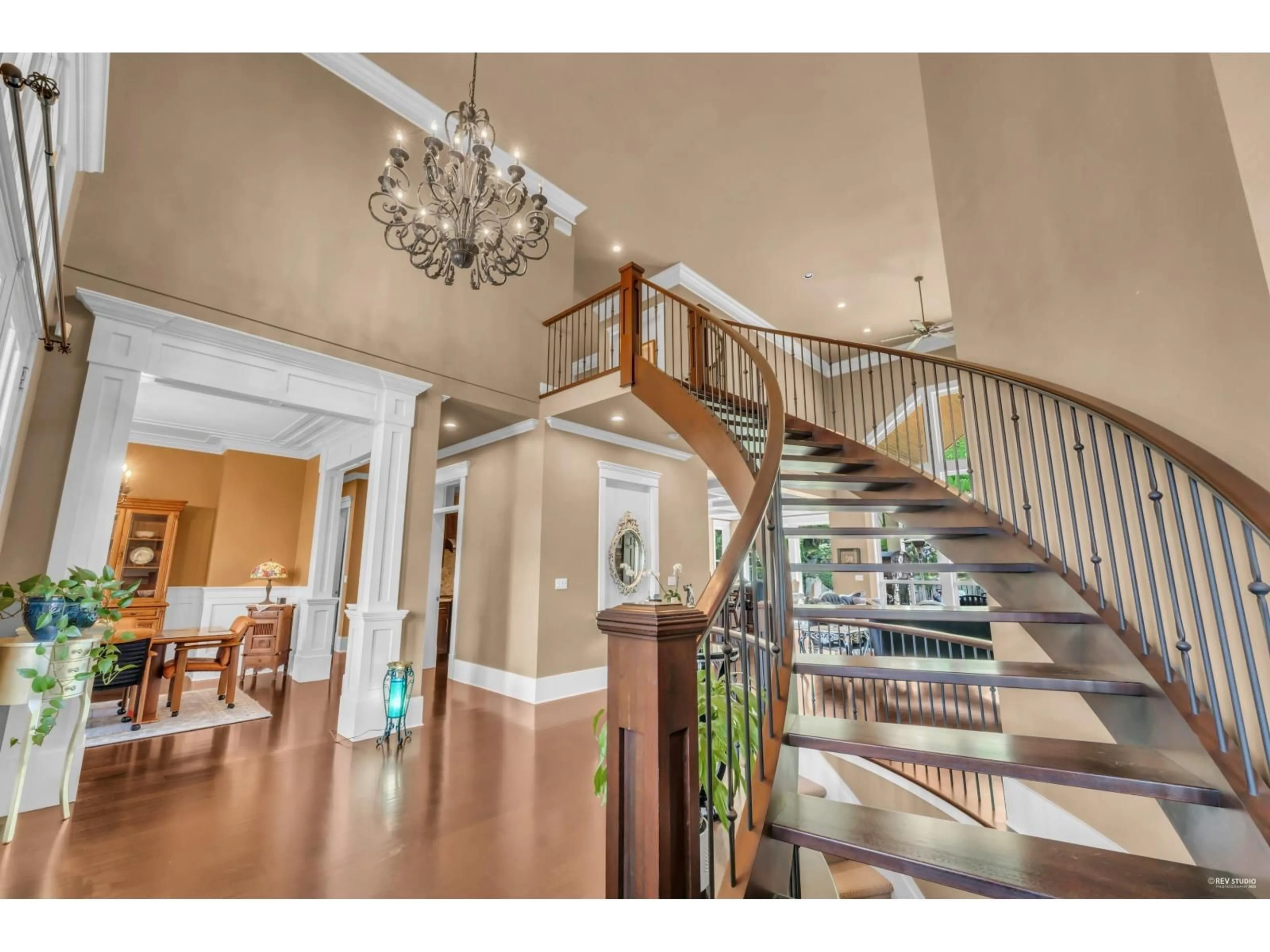 Indoor foyer for 16168 30, Surrey British Columbia V3Z0Z8