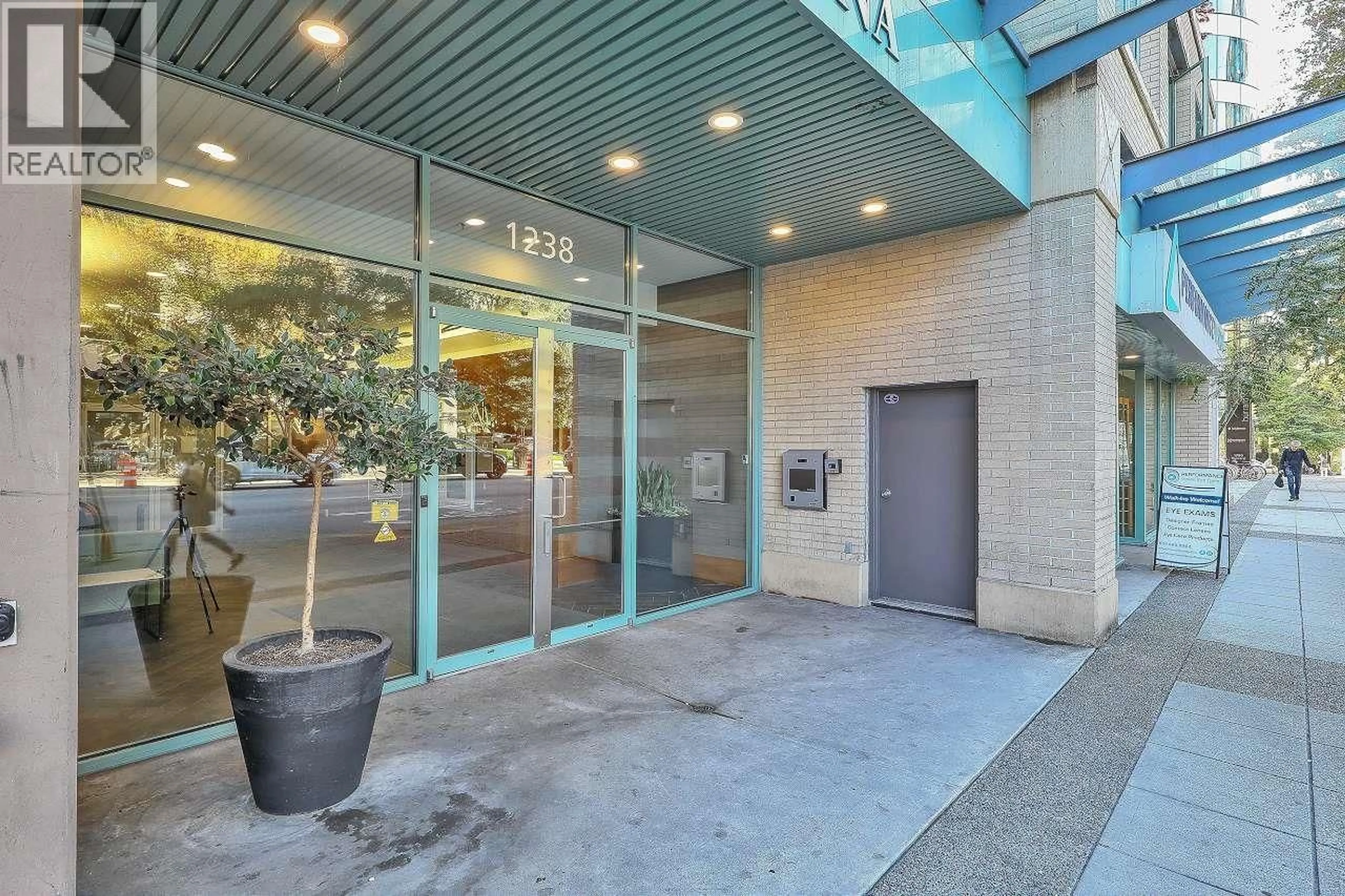 Indoor foyer for 602 - 1238 BURRARD STREET, Vancouver British Columbia V6Z3E1