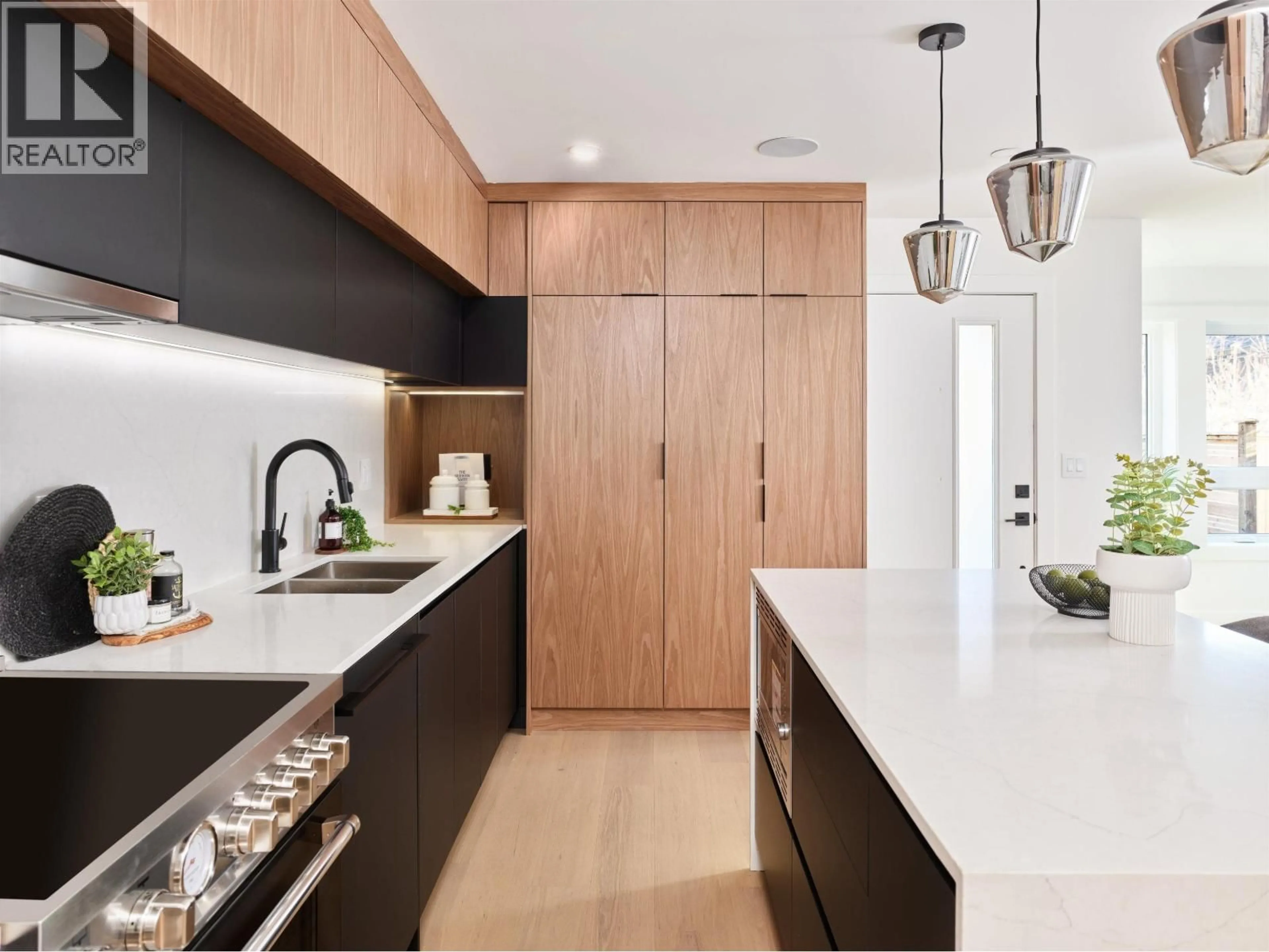 Contemporary kitchen, unknown for 3387 VICTORIA DRIVE, Vancouver British Columbia V5N4M3