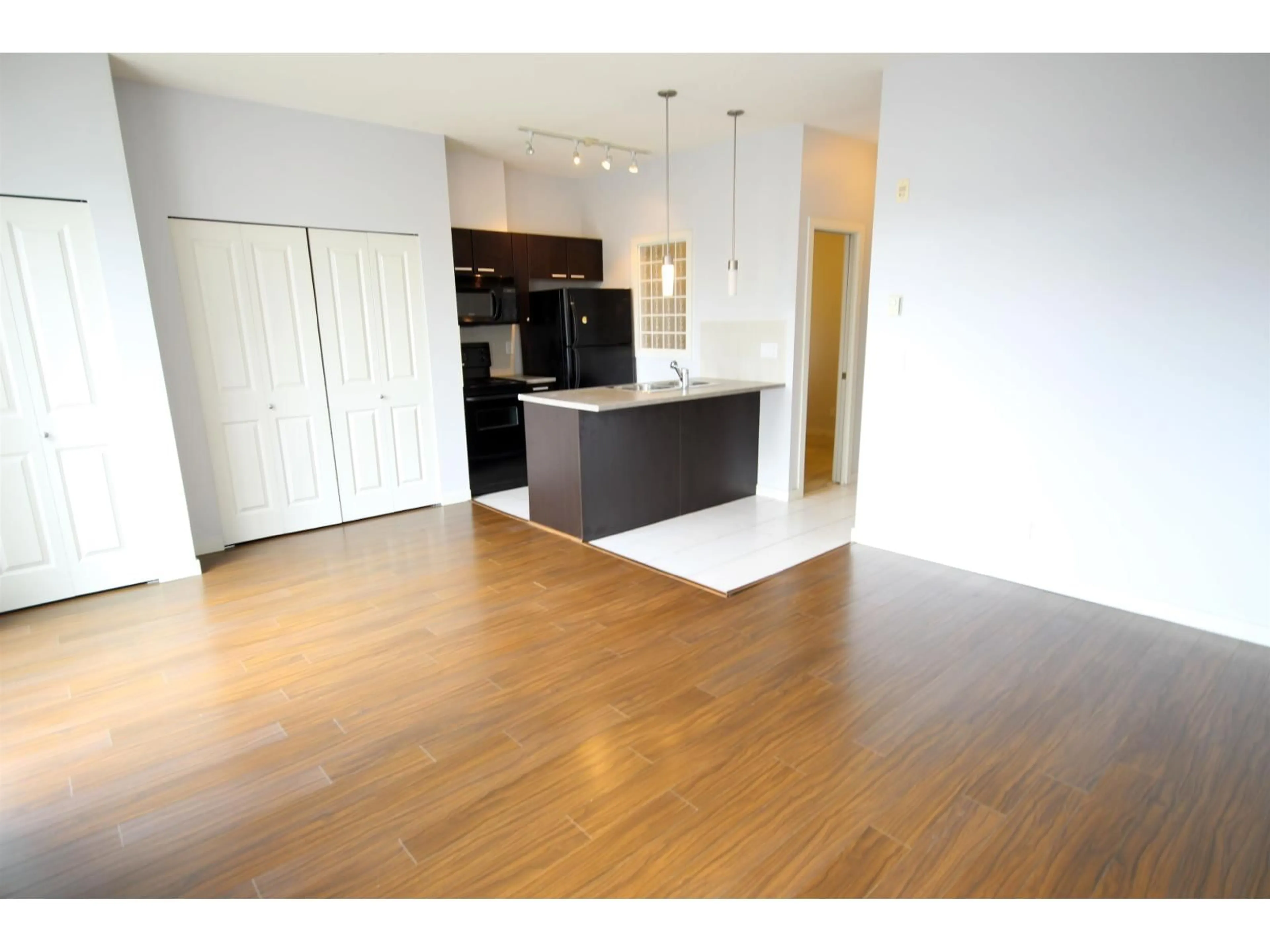 Open concept kitchen, wood/laminate floor for 402 - 10455 UNIVERSITY, Surrey British Columbia V3T0A5