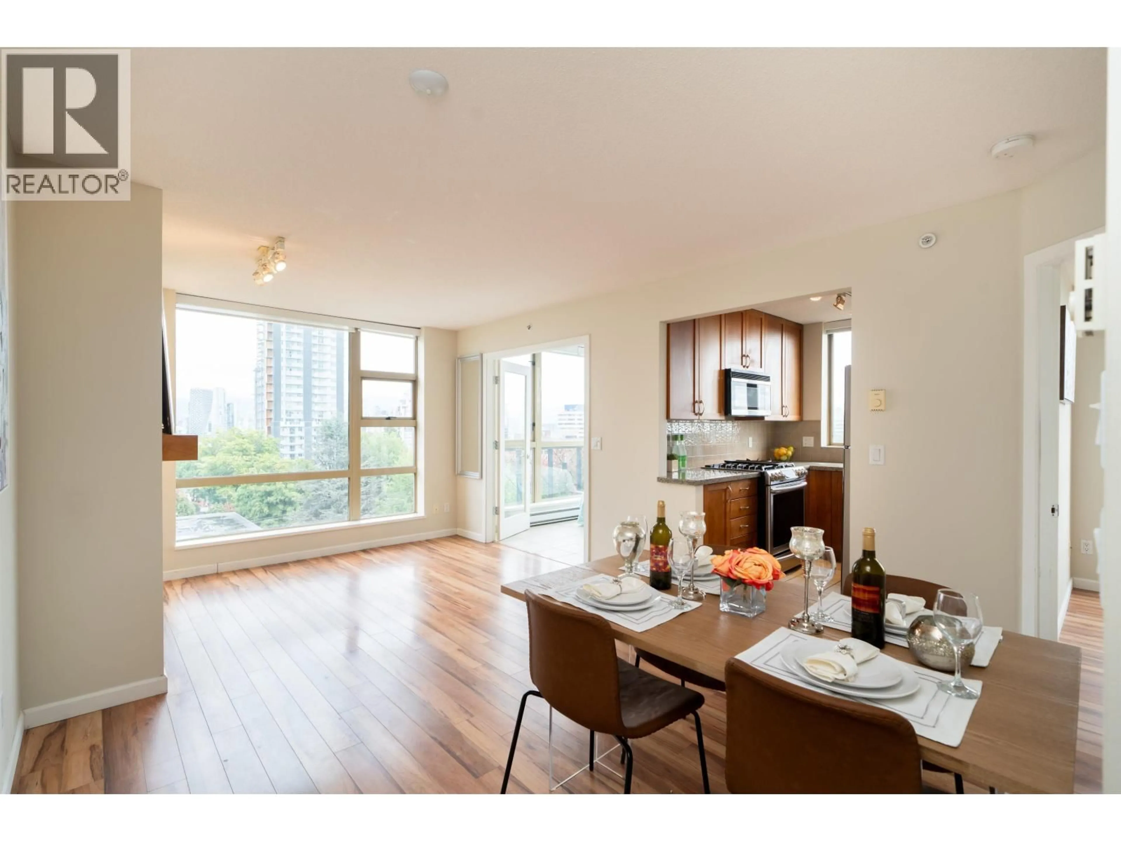 Dining room, wood/laminate floor for 905 - 1316 11TH AVENUE, Vancouver British Columbia V6H4G8