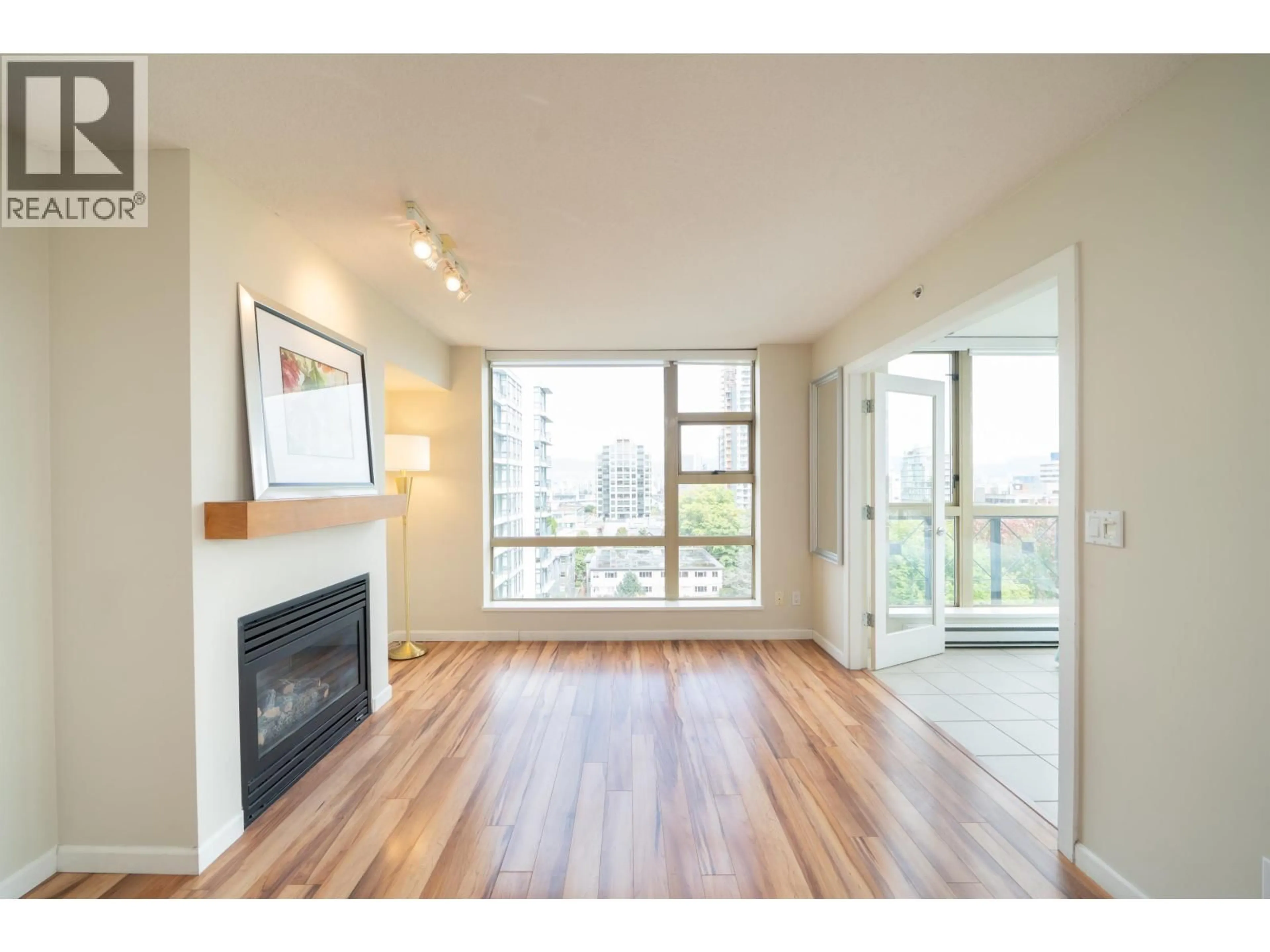 Living room with furniture, wood/laminate floor for 905 - 1316 11TH AVENUE, Vancouver British Columbia V6H4G8