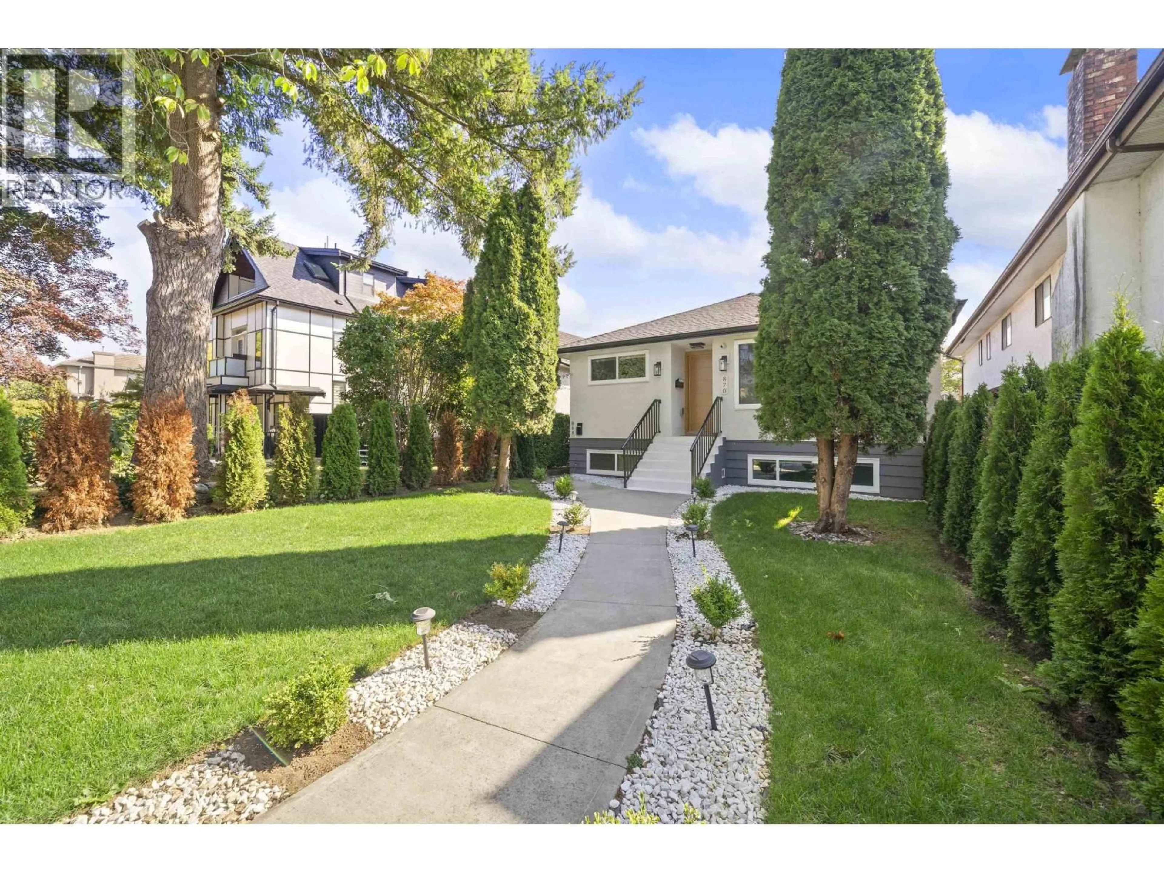 A pic from outside/outdoor area/front of a property/back of a property/a pic from drone, street for 870 59TH AVENUE, Vancouver British Columbia V6P1X7