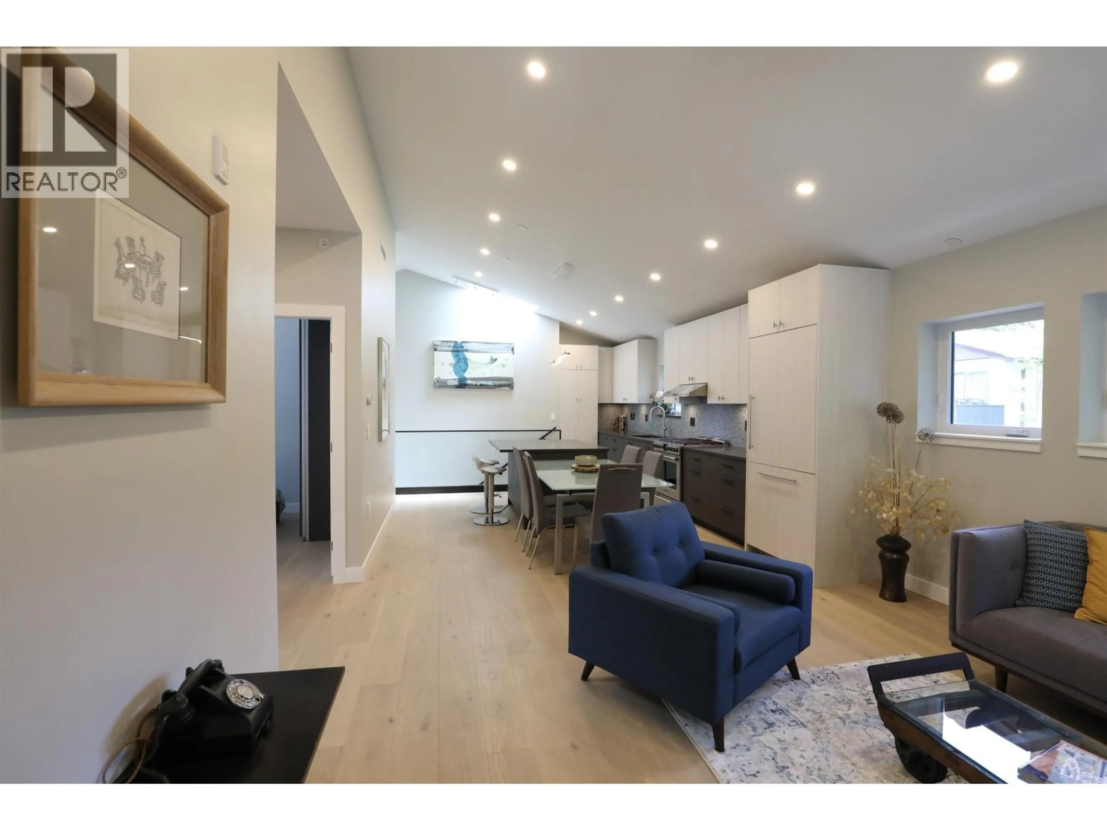 Open concept kitchen, wood/laminate floor for 3372 FLEMING STREET, Vancouver British Columbia V5N3V5
