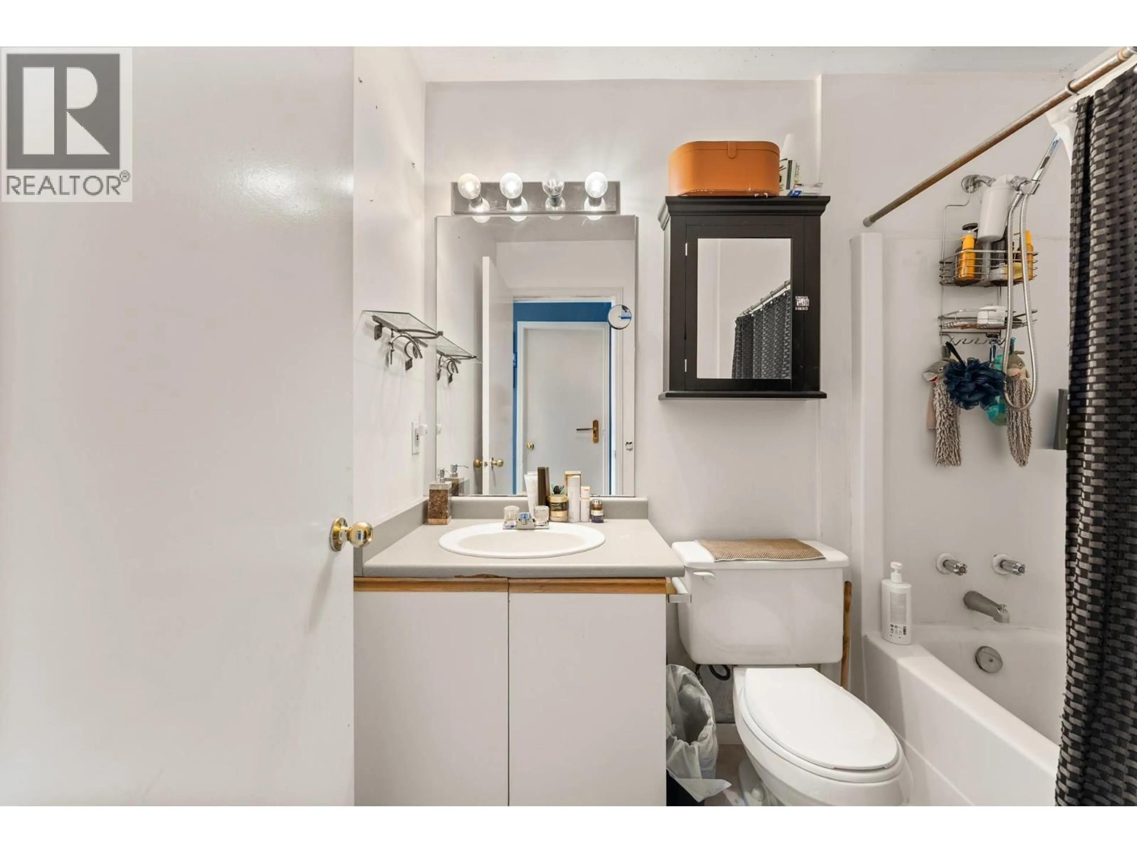 Standard bathroom, ceramic/tile floor for 306 - 3051 AIREY DRIVE, Richmond British Columbia V6X3X6