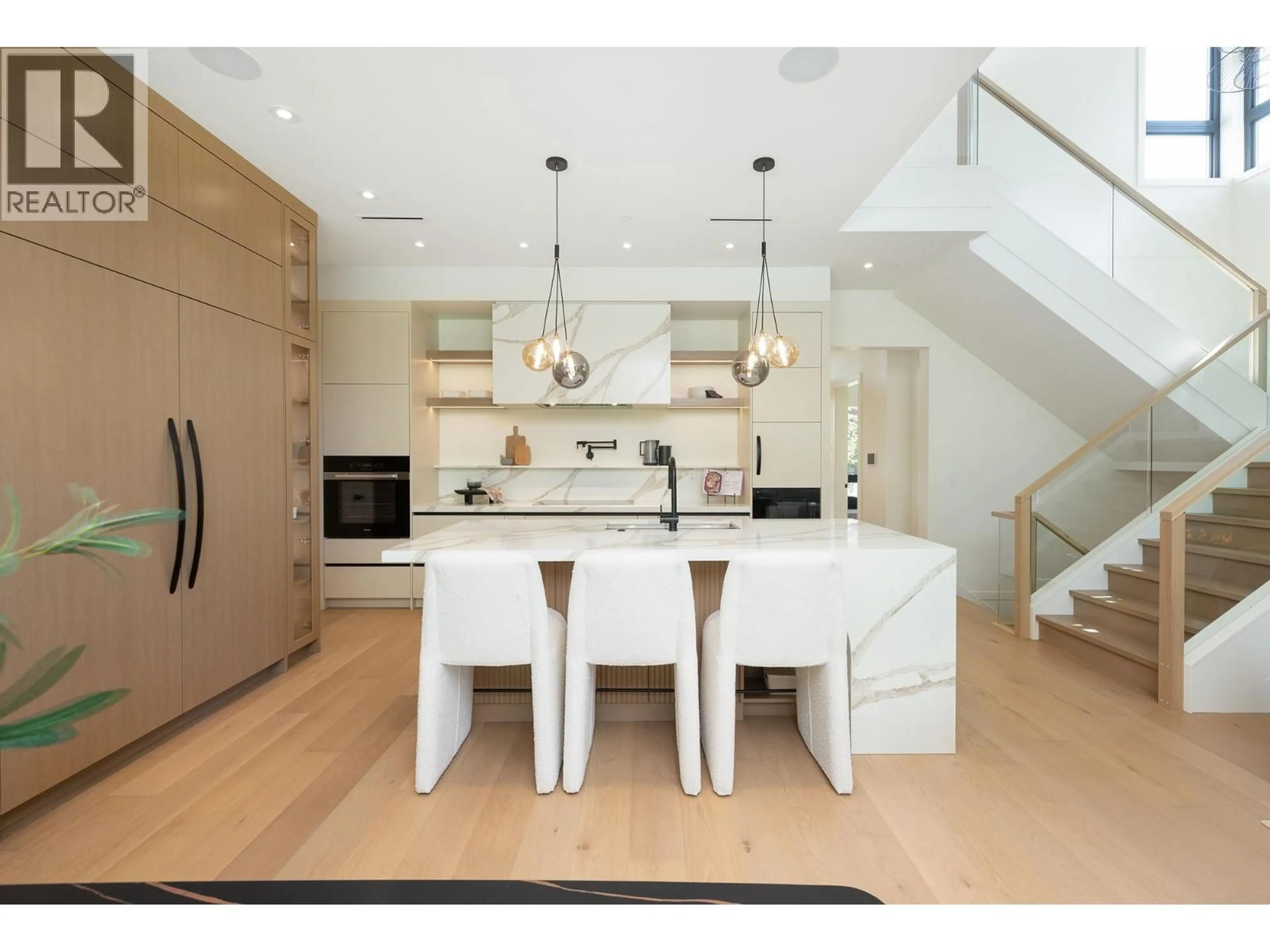 Contemporary kitchen, unknown for 1385 19TH STREET, West Vancouver British Columbia V7V3X4