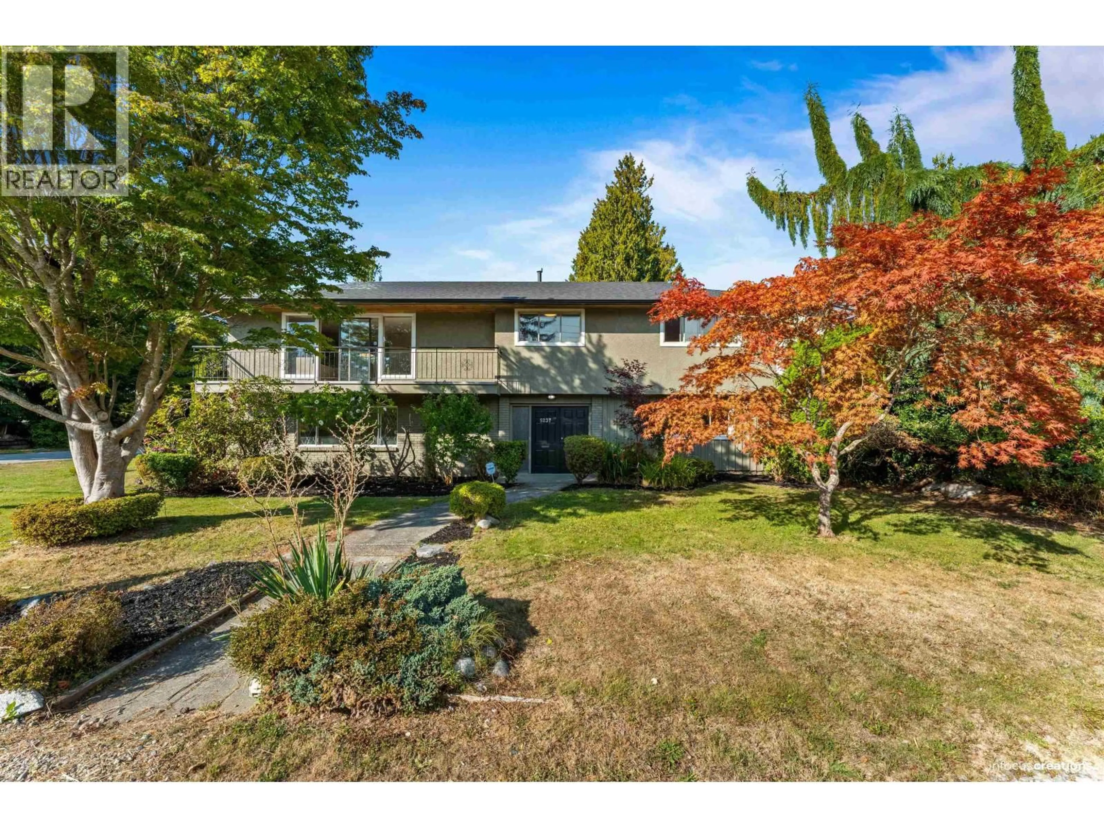 A pic from outside/outdoor area/front of a property/back of a property/a pic from drone, street for 5237 BELAIR DRIVE, Tsawwassen British Columbia V4M2E3