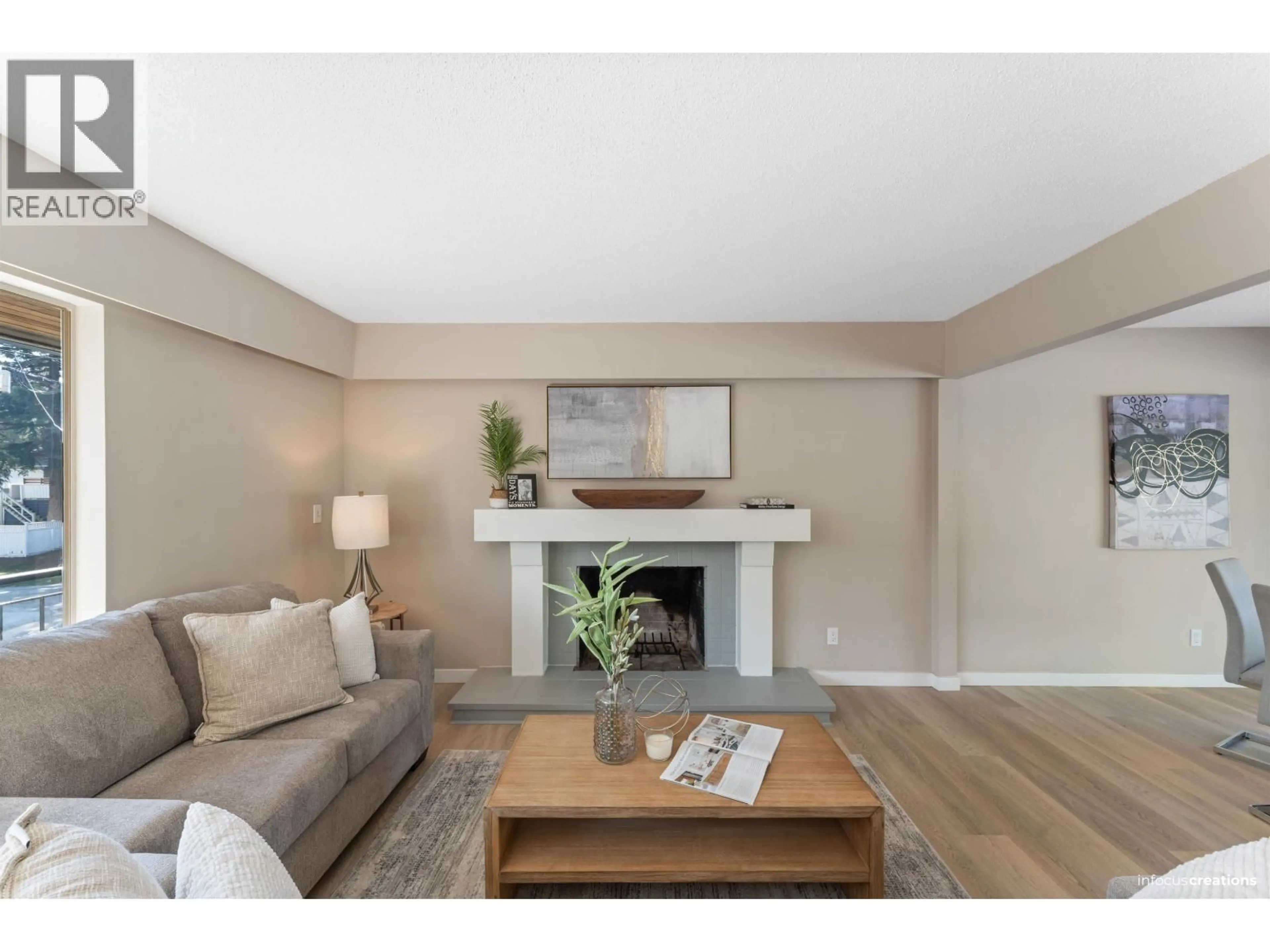 Living room with furniture, wood/laminate floor for 5237 BELAIR DRIVE, Tsawwassen British Columbia V4M2E3