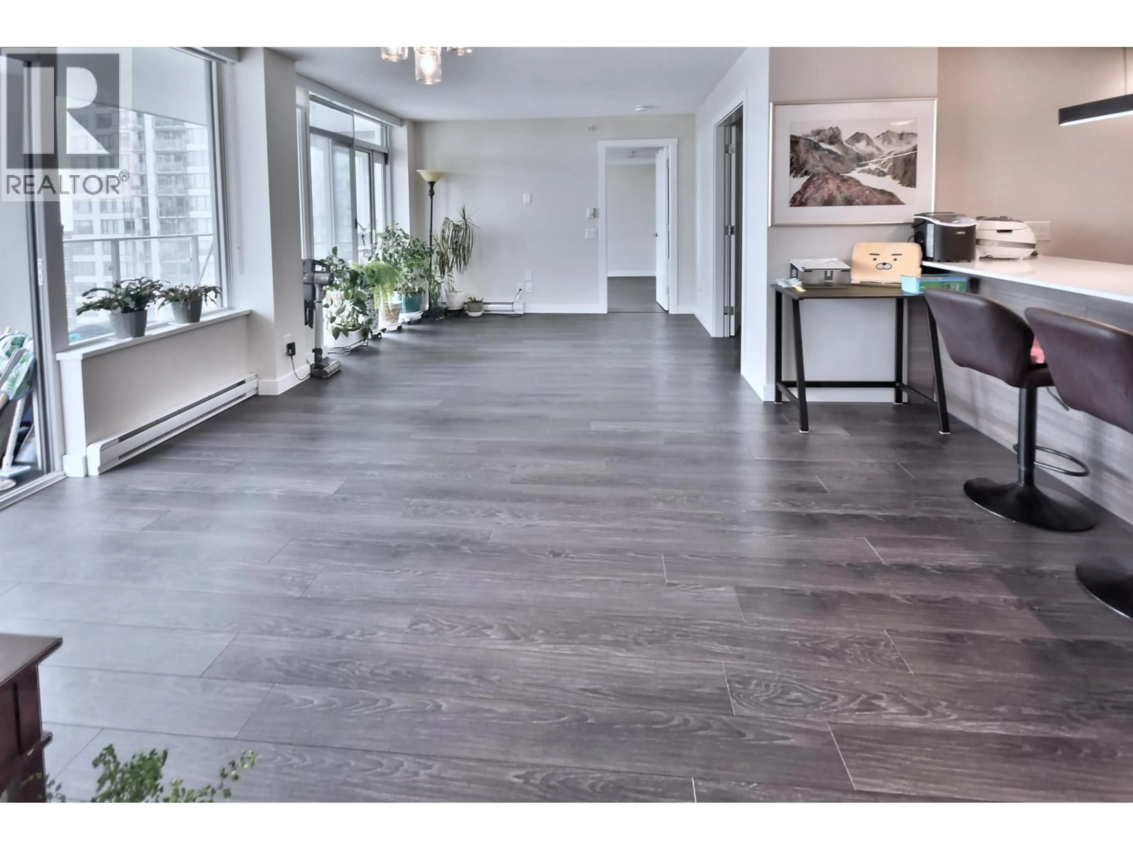 Indoor foyer for 1804 - 602 COMO LAKE AVENUE, Coquitlam British Columbia V3J0G2