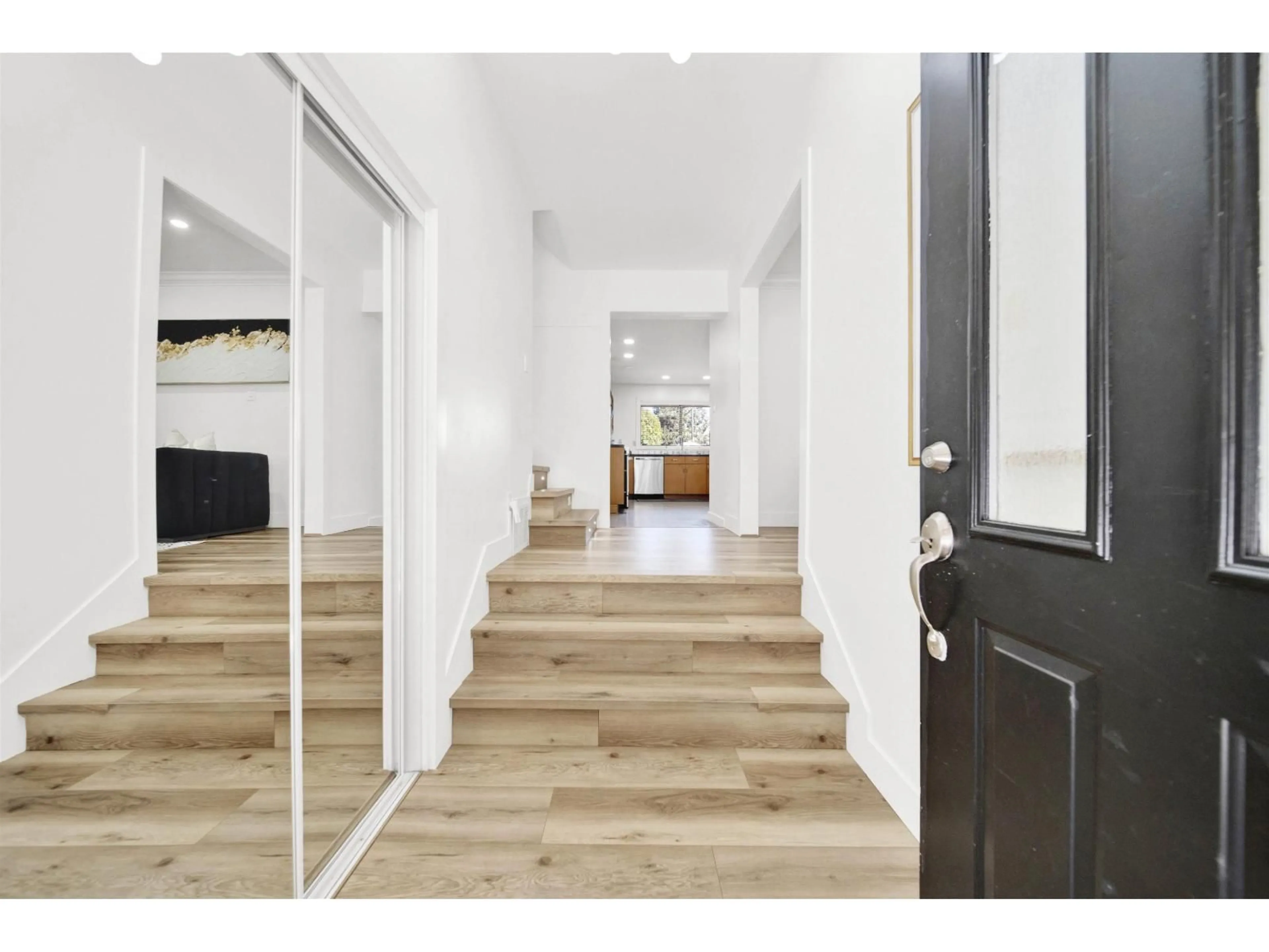 Indoor entryway for 11473 ROYAL, Surrey British Columbia V3V6V5