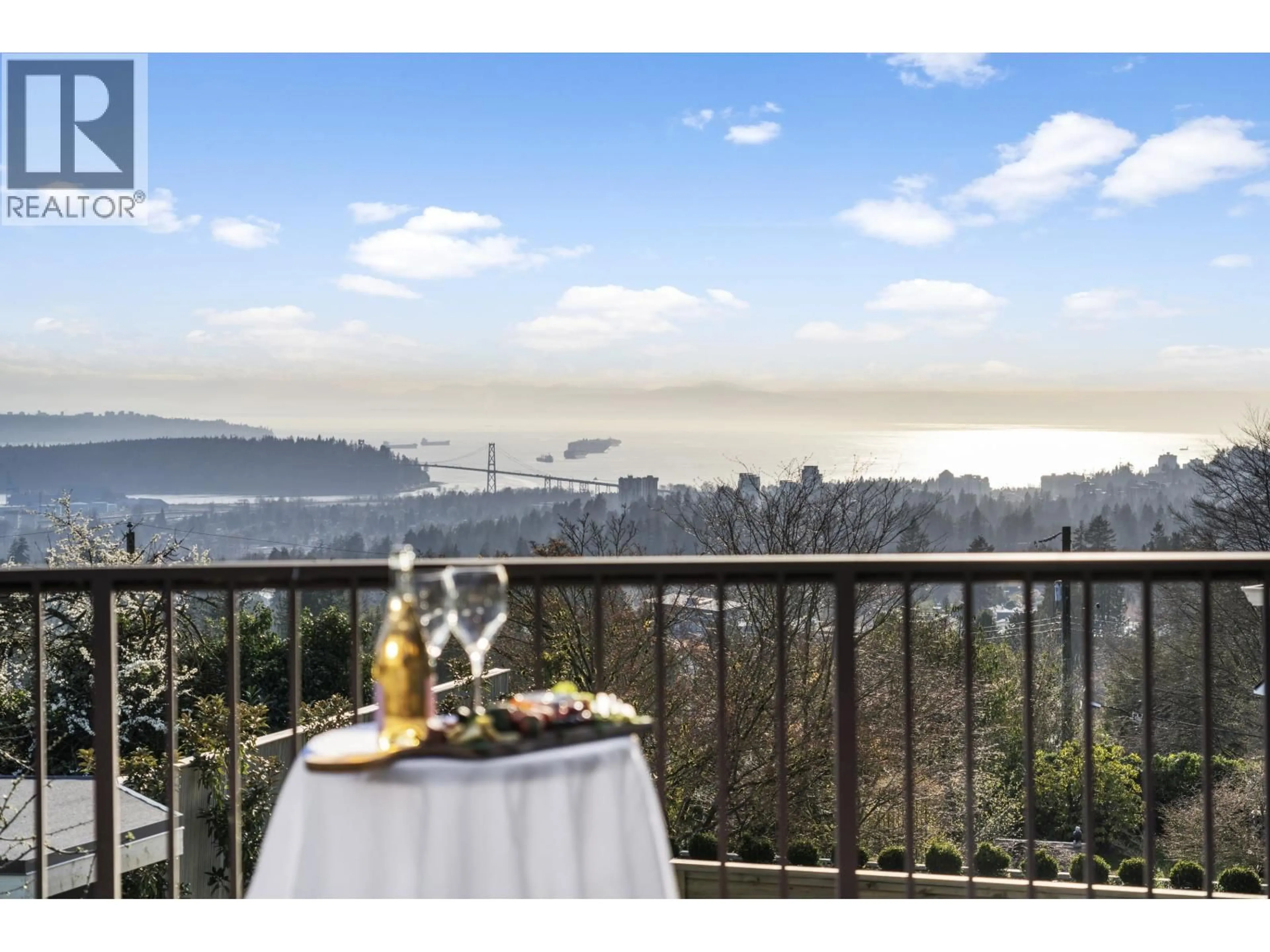 Patio, water/lake/river/ocean view for 437 29TH STREET, North Vancouver British Columbia V7N1E2