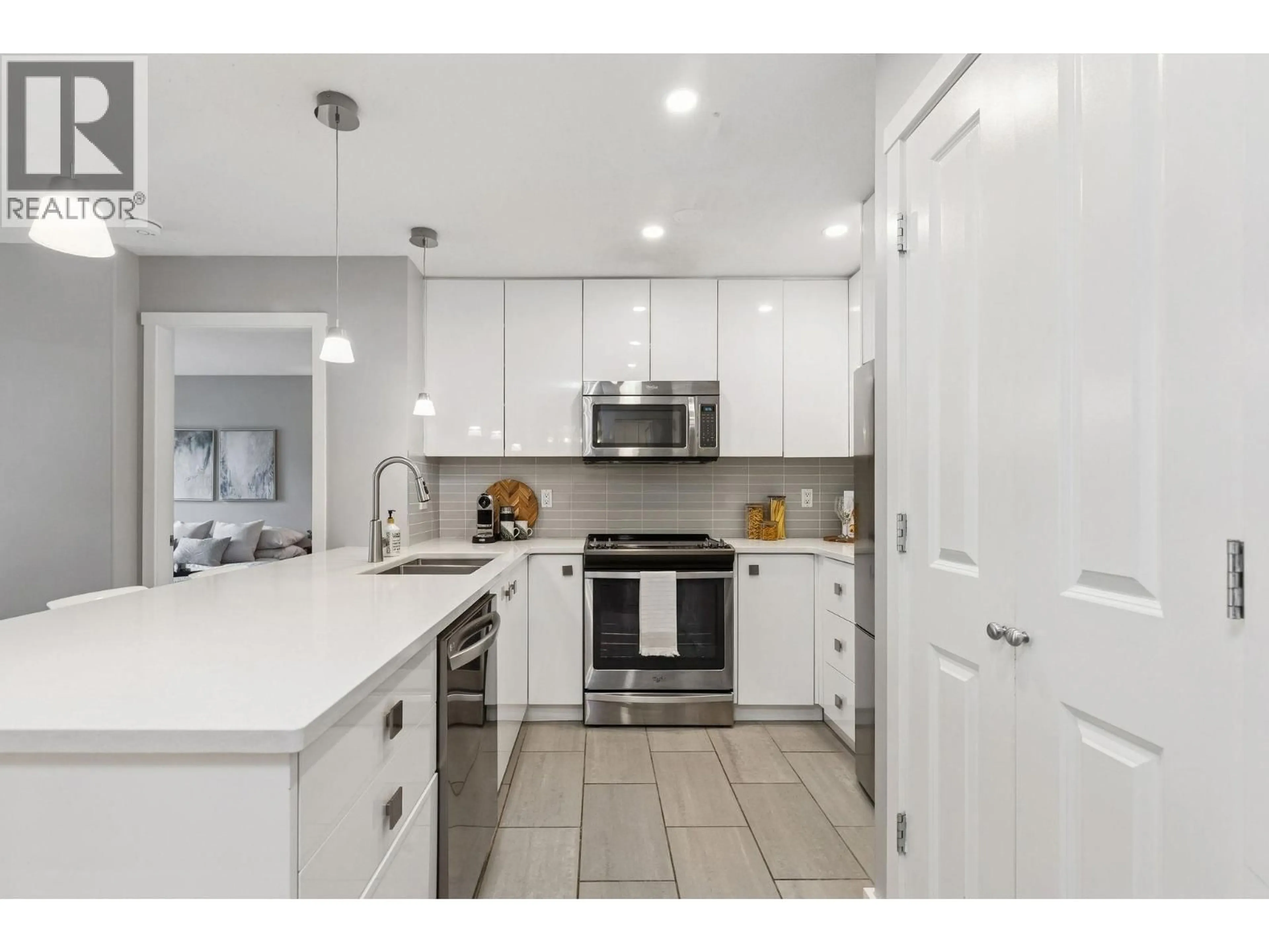 Open concept kitchen, ceramic/tile floor for 303 - 3142 ST JOHNS STREET, Port Moody British Columbia V3H5E5