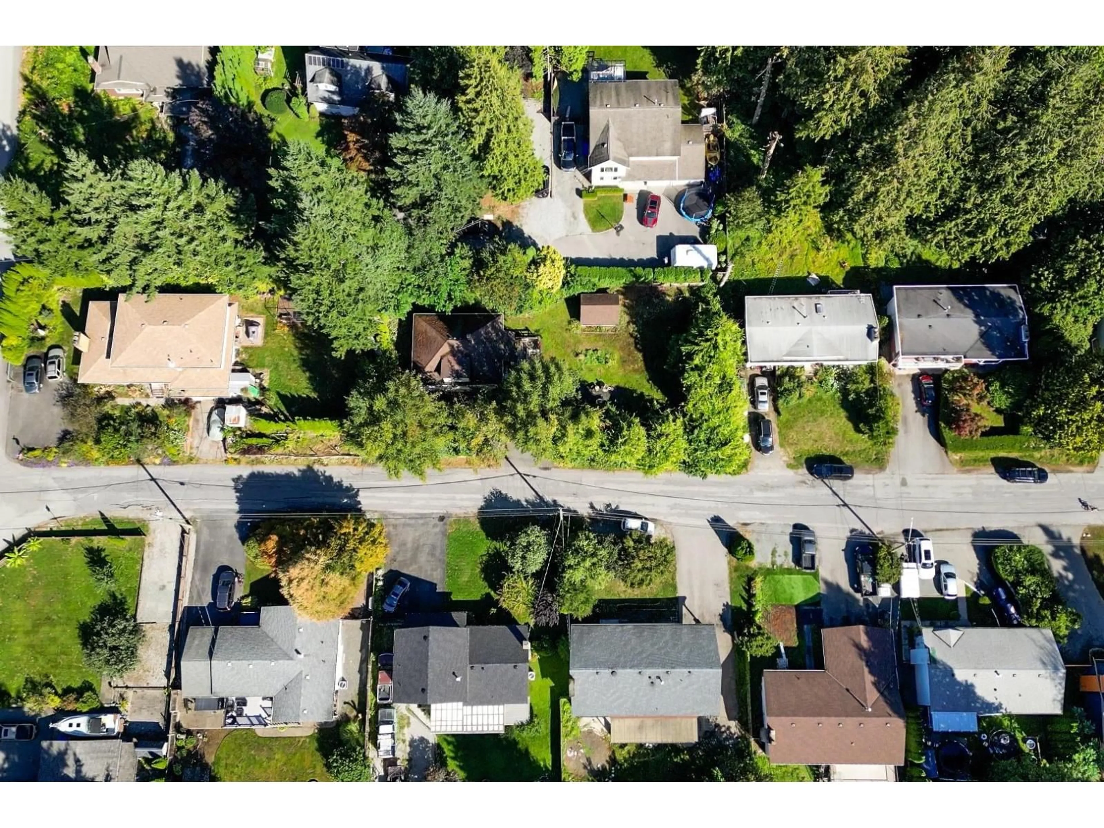 A pic from outside/outdoor area/front of a property/back of a property/a pic from drone, street for 33239 BROWN, Mission British Columbia V2V2R3