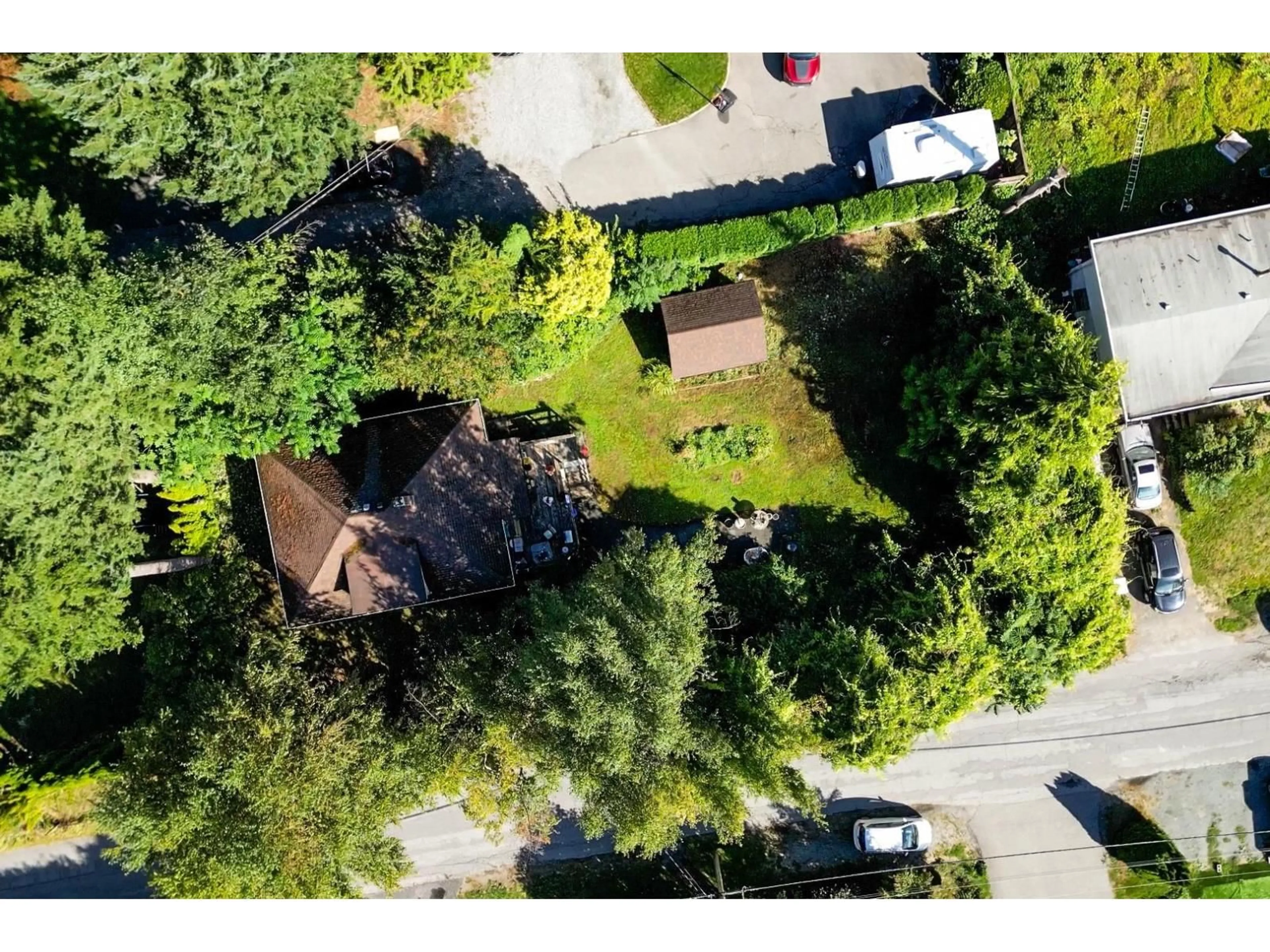 A pic from outside/outdoor area/front of a property/back of a property/a pic from drone, street for 33239 BROWN, Mission British Columbia V2V2R3