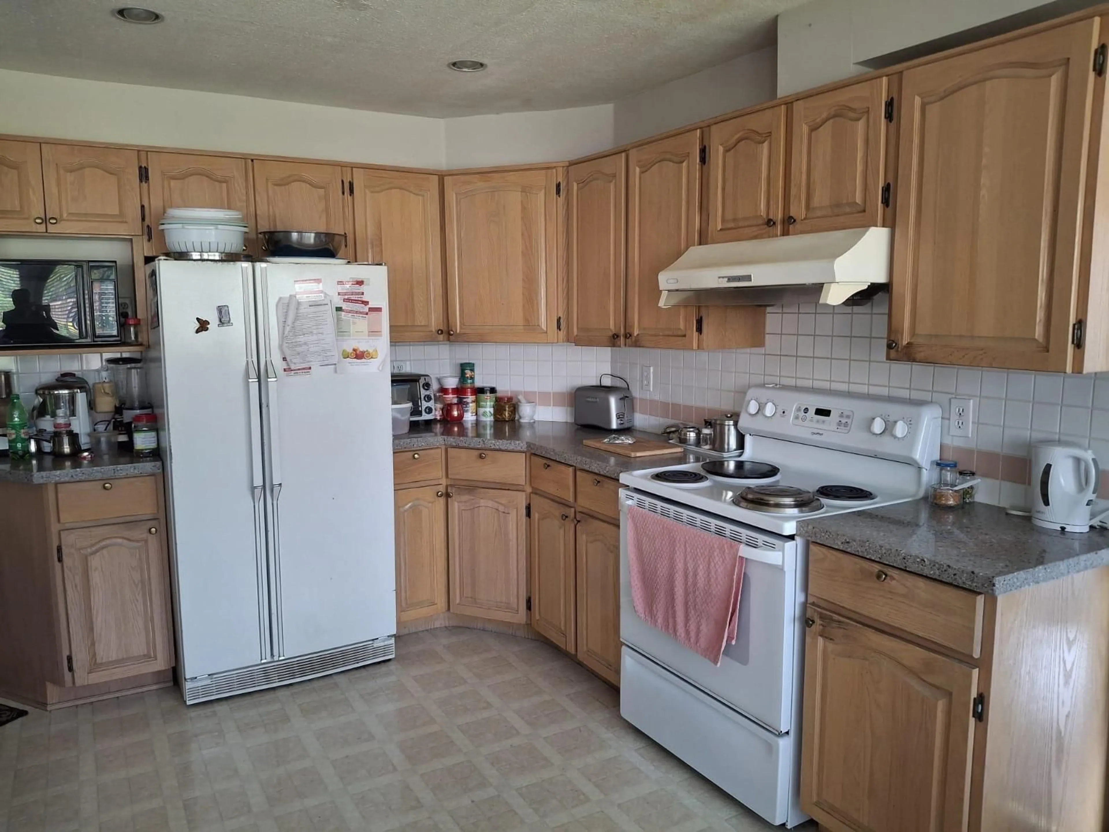 Standard kitchen, unknown for 8771 143, Surrey British Columbia V3W4G4