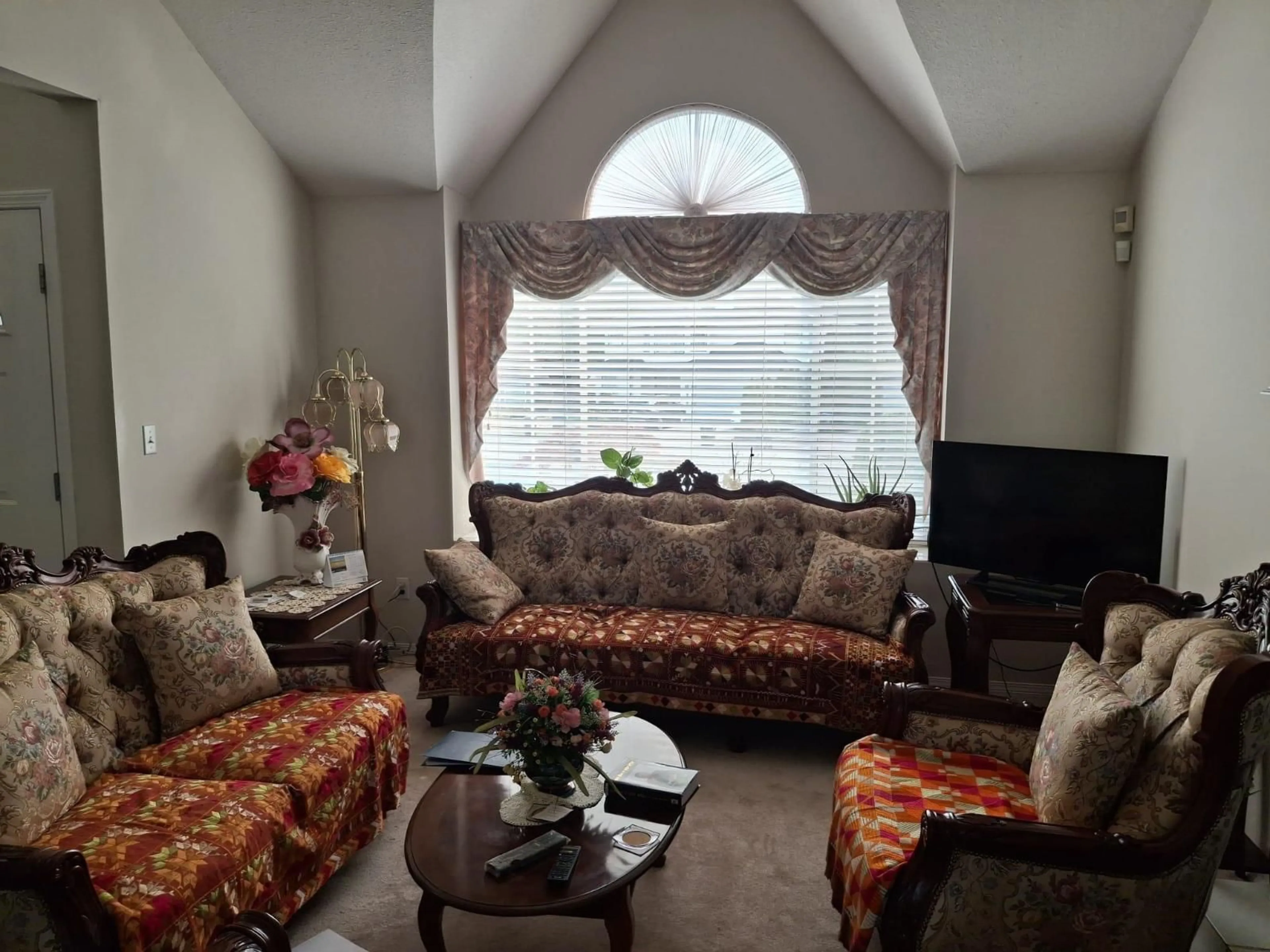 Living room with furniture, unknown for 8771 143, Surrey British Columbia V3W4G4