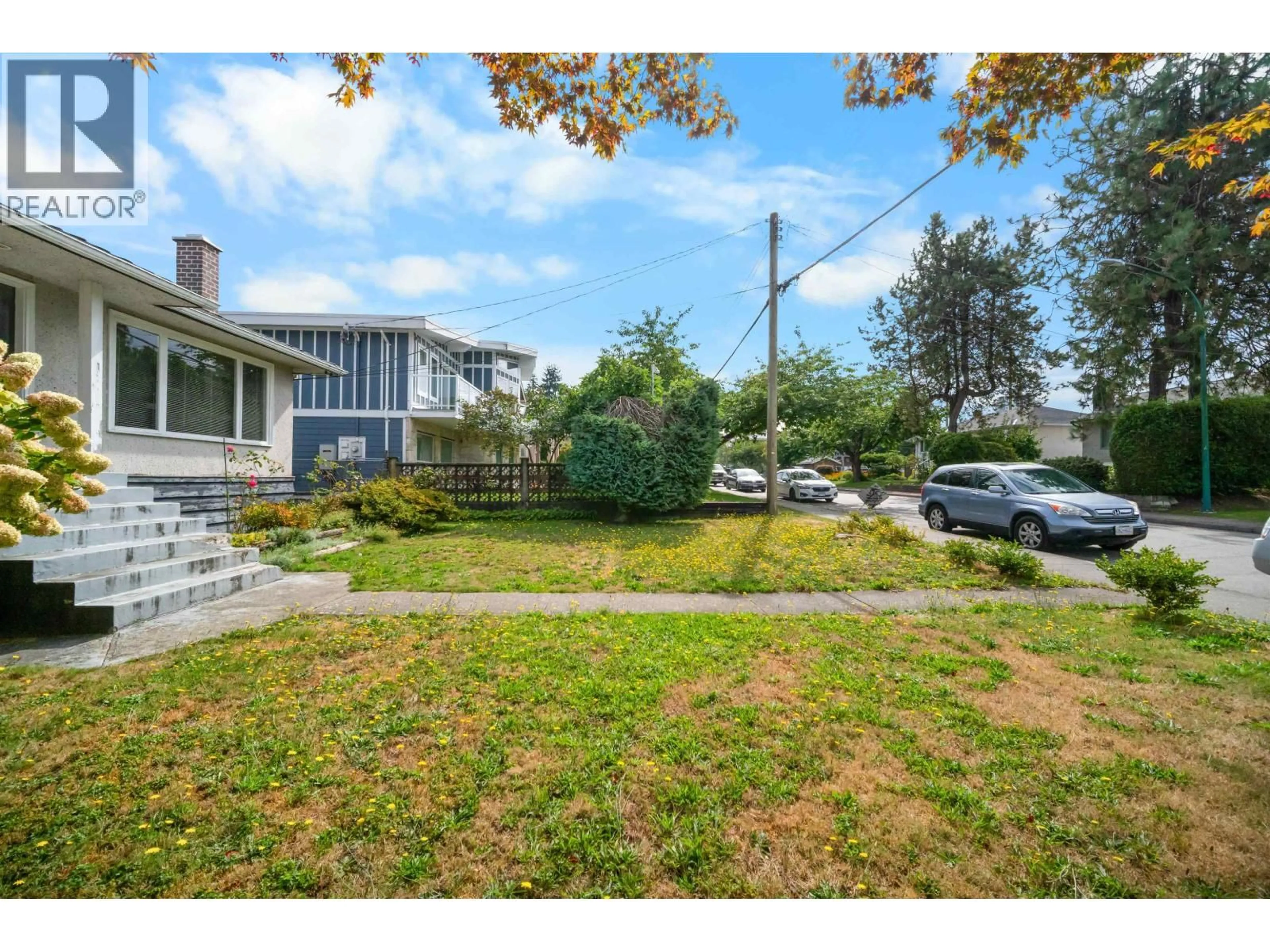 A pic from outside/outdoor area/front of a property/back of a property/a pic from drone, street for 6530 LEIBLY AVENUE, Burnaby British Columbia V5E3E3