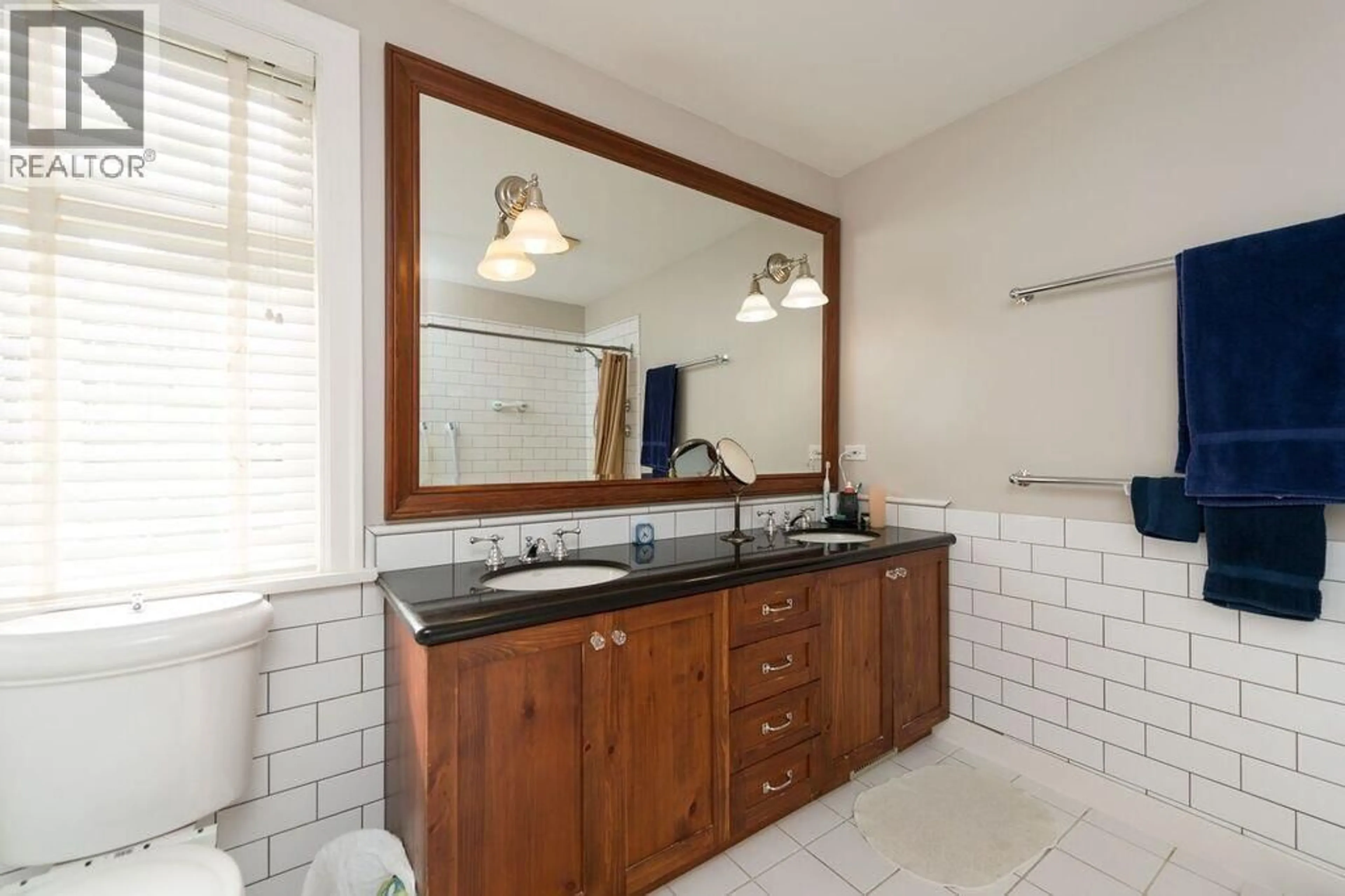 Standard bathroom, ceramic/tile floor for 4655 6 TH AVENUE, Vancouver British Columbia V6R1V6