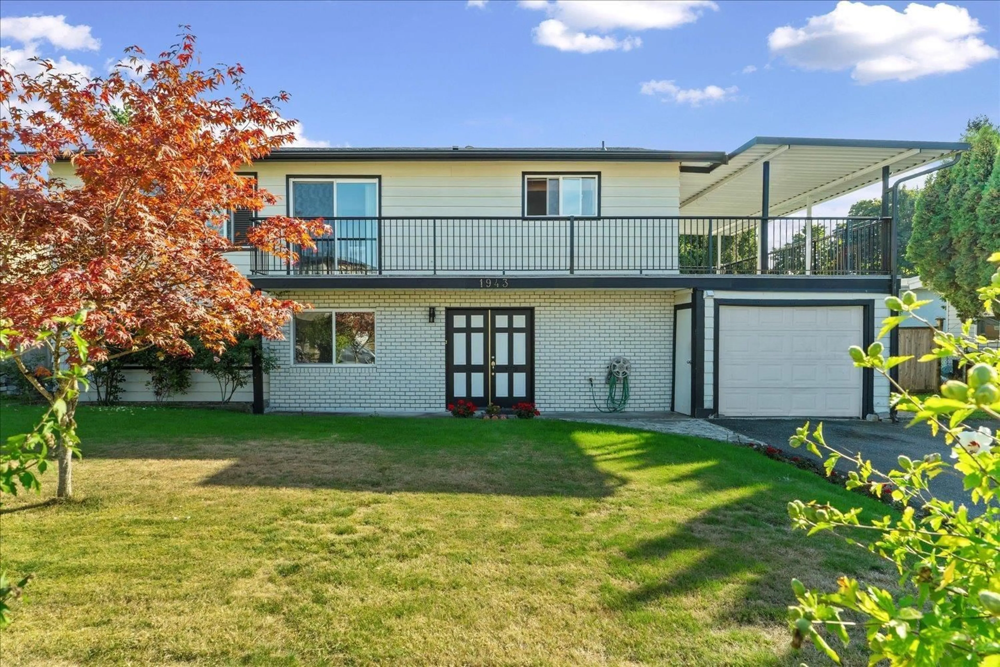 Home with vinyl exterior material, unknown for 1943 CATALINA, Abbotsford British Columbia V2T3W2