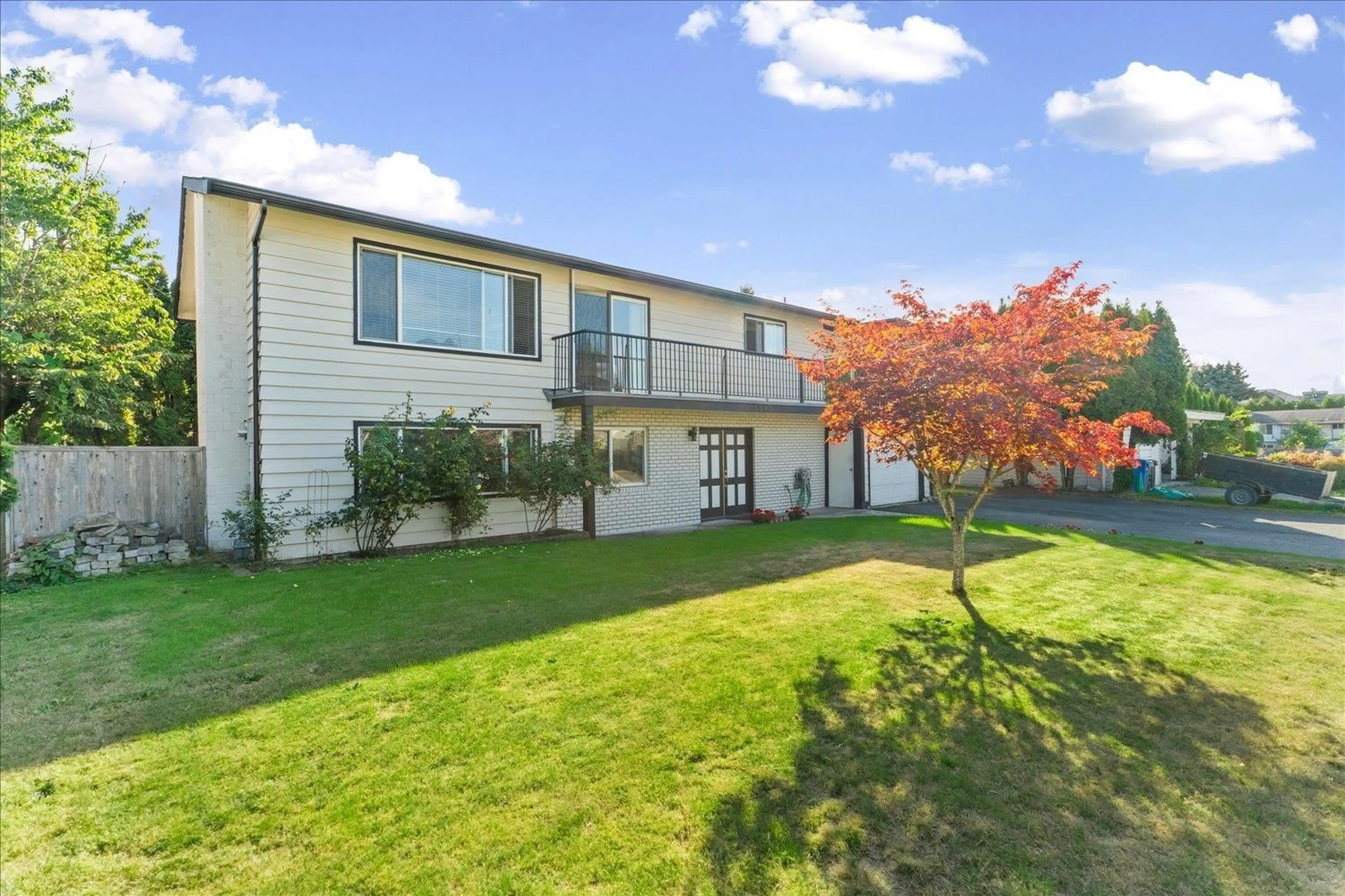 A pic from outside/outdoor area/front of a property/back of a property/a pic from drone, unknown for 1943 CATALINA, Abbotsford British Columbia V2T3W2