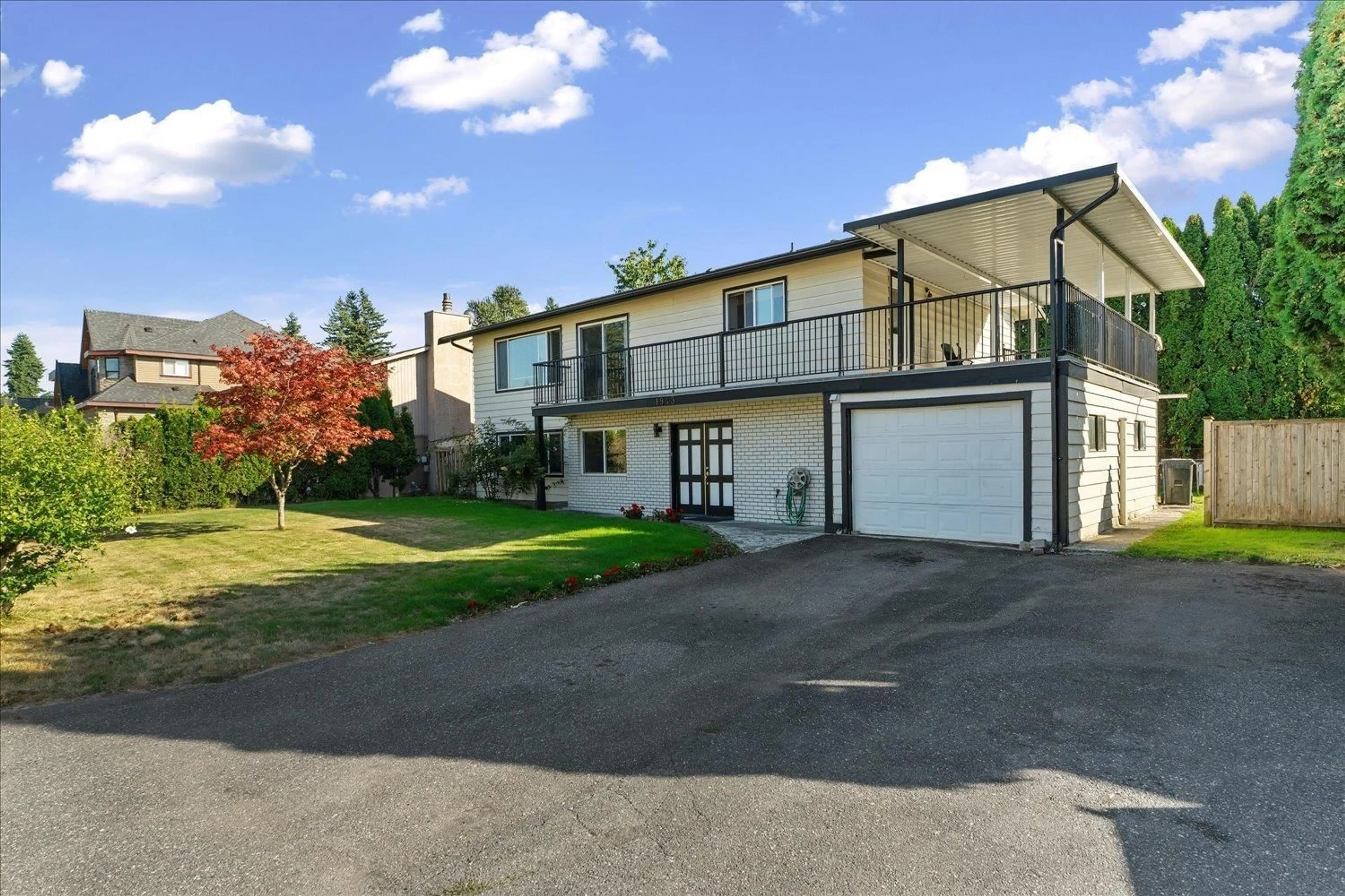 A pic from outside/outdoor area/front of a property/back of a property/a pic from drone, street for 1943 CATALINA, Abbotsford British Columbia V2T3W2