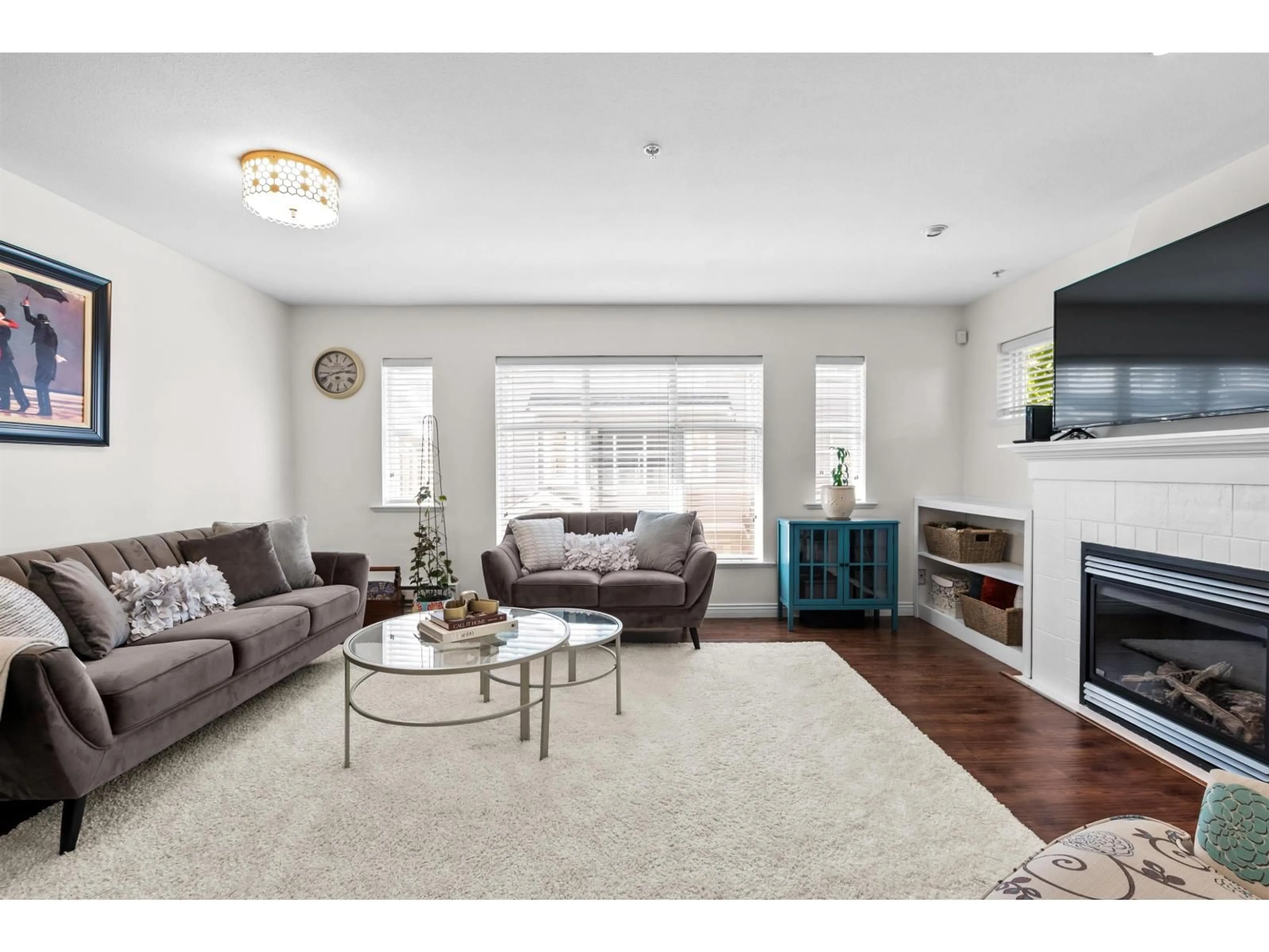 Living room with furniture, unknown for 19 - 6415 197, Langley British Columbia V2Y1G8