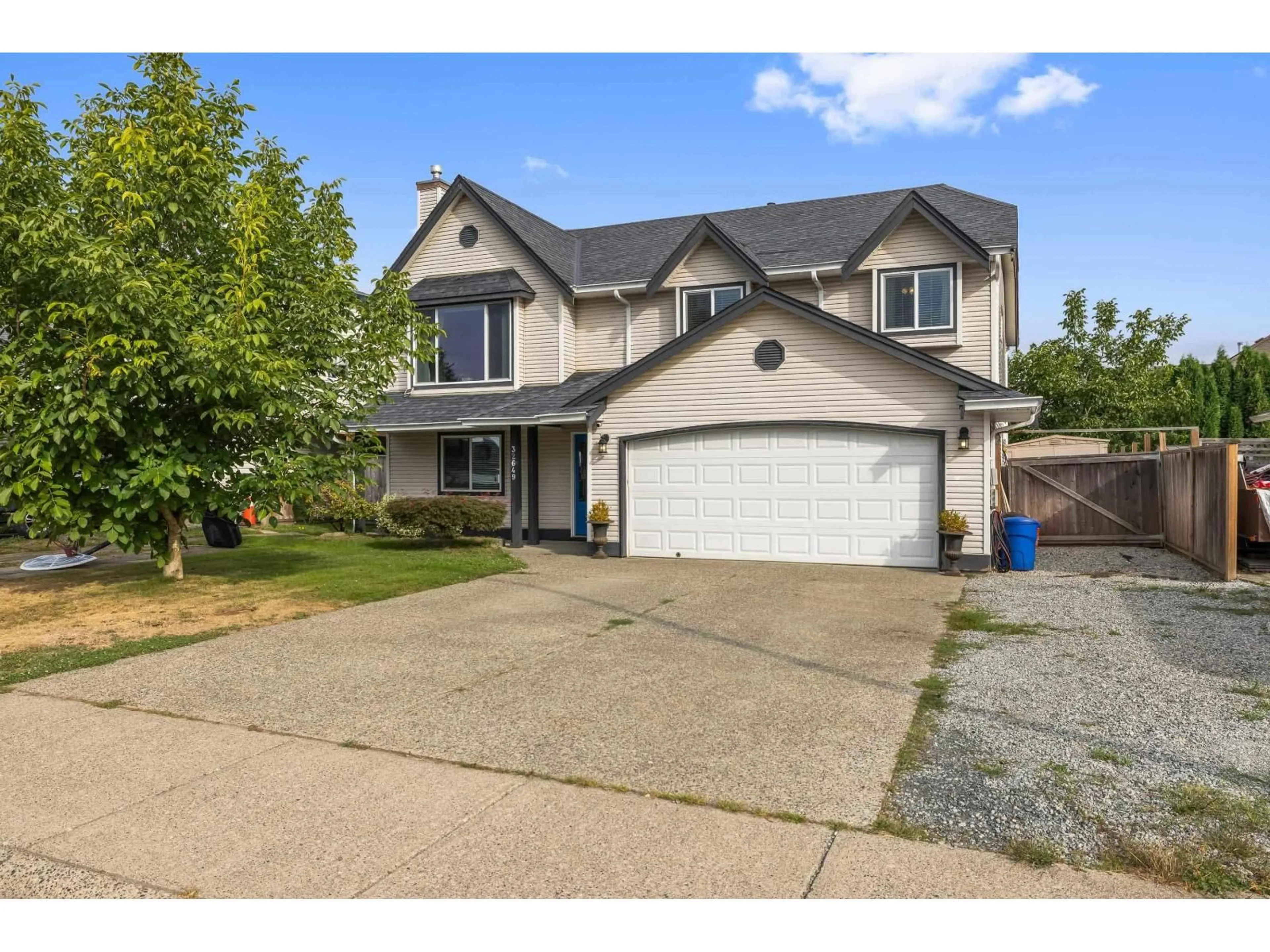 Home with vinyl exterior material, street for 32649 KUDO, Mission British Columbia V2V6T5