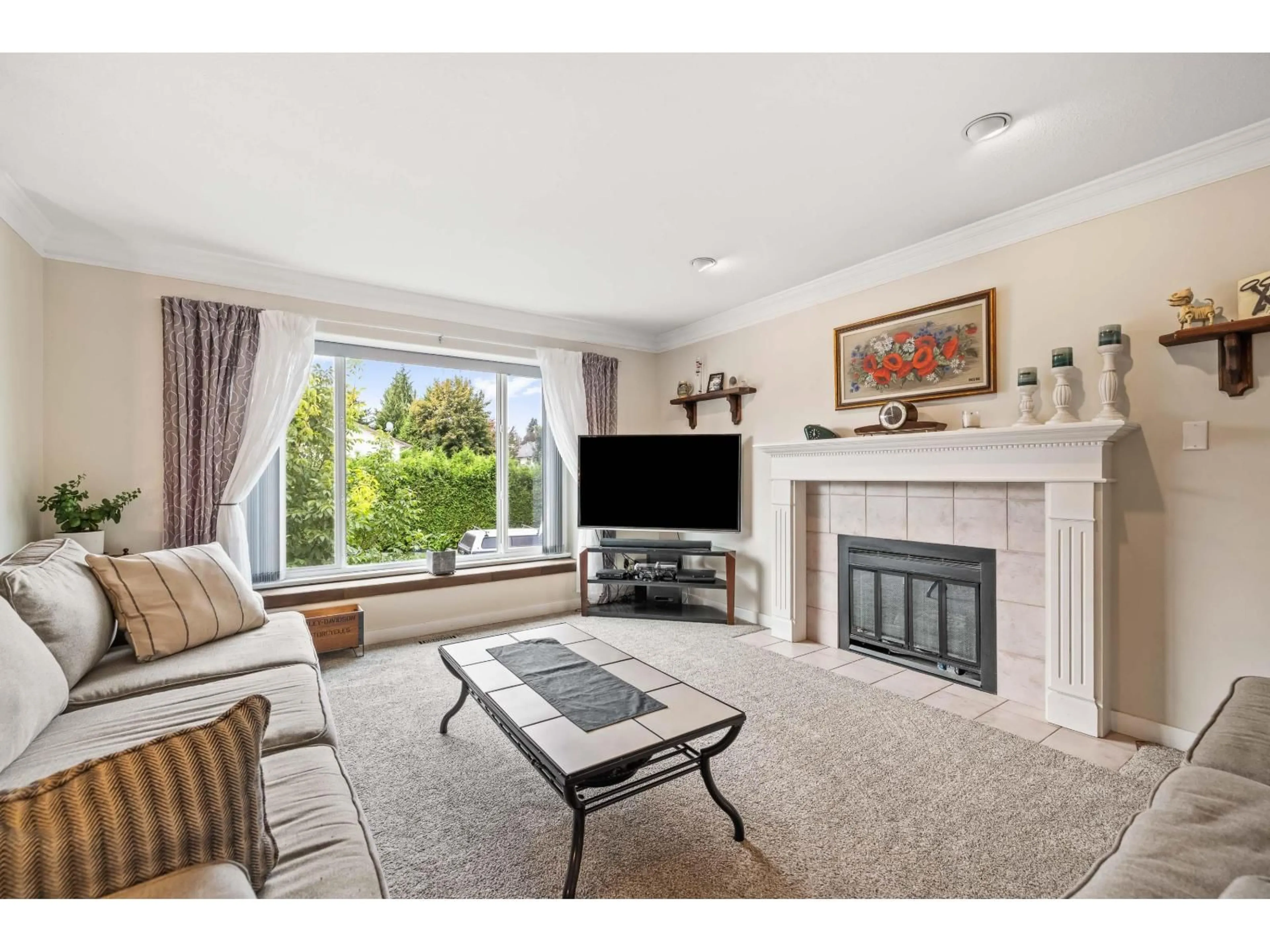Living room with furniture, unknown for 32649 KUDO, Mission British Columbia V2V6T5