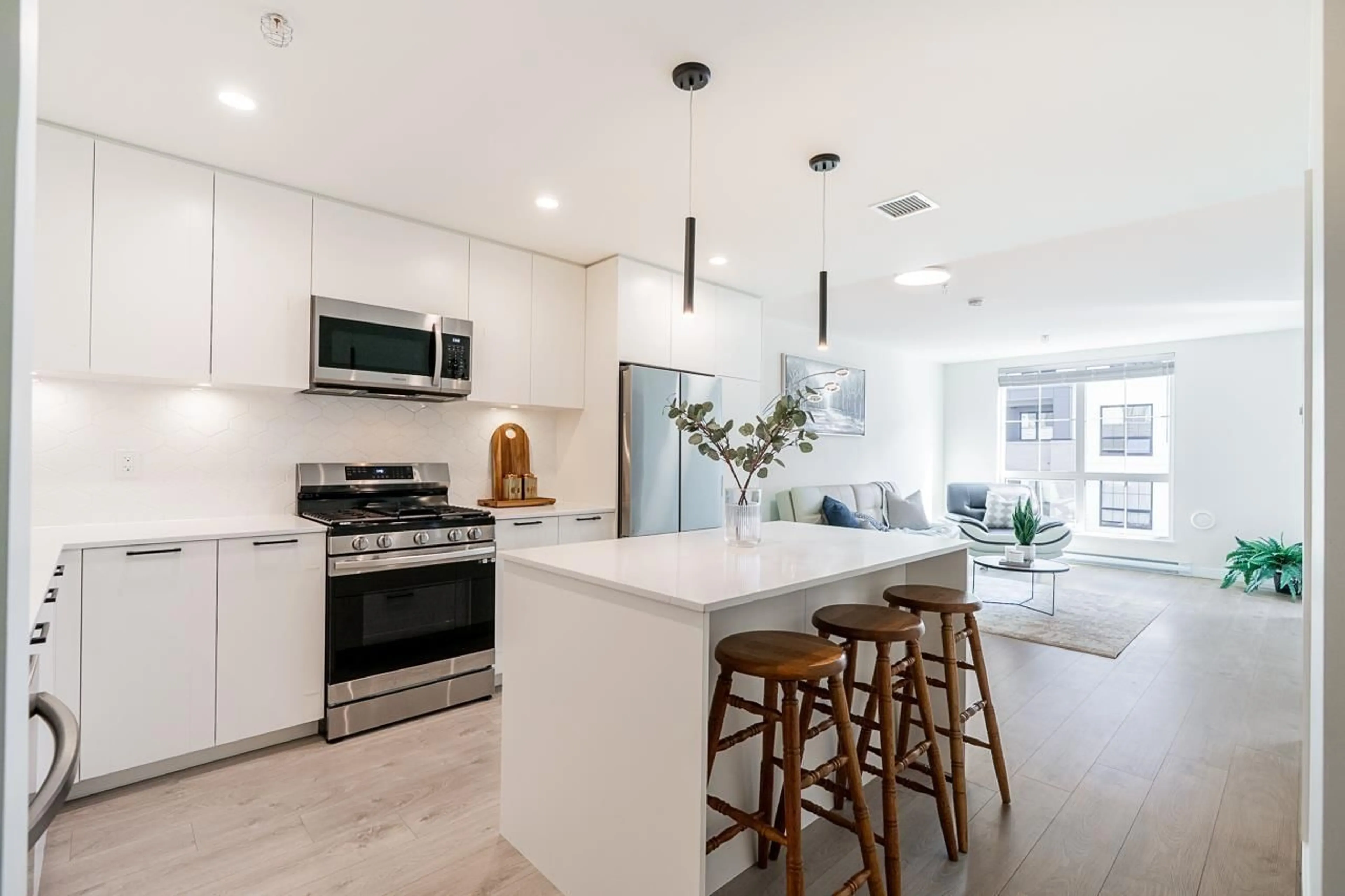 Open concept kitchen, ceramic/tile floor for G408 - 8380 200A, Langley British Columbia V2Y3S5