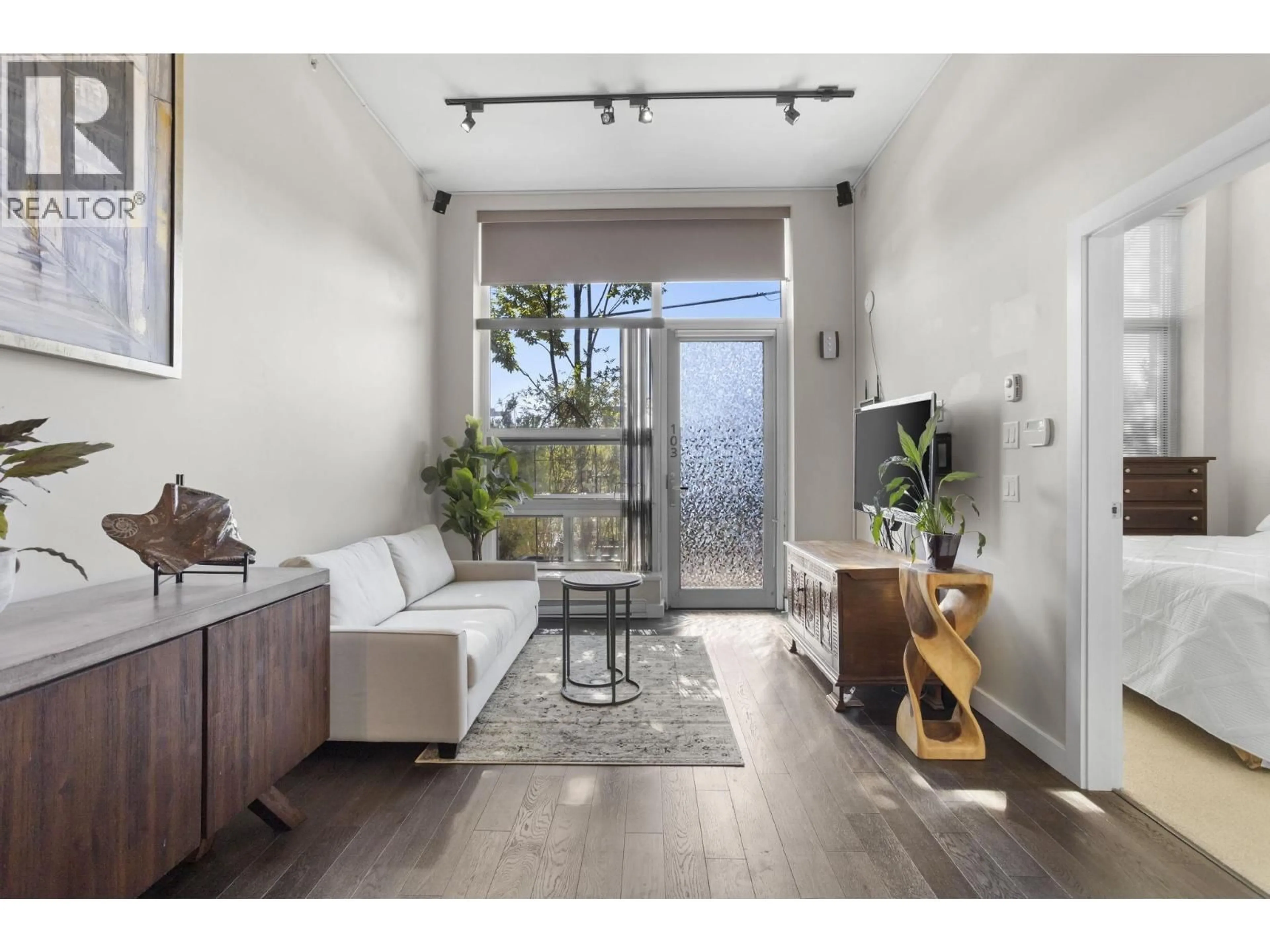 Living room with furniture, unknown for 103 - 1182 16TH STREET, North Vancouver British Columbia V7P0B3