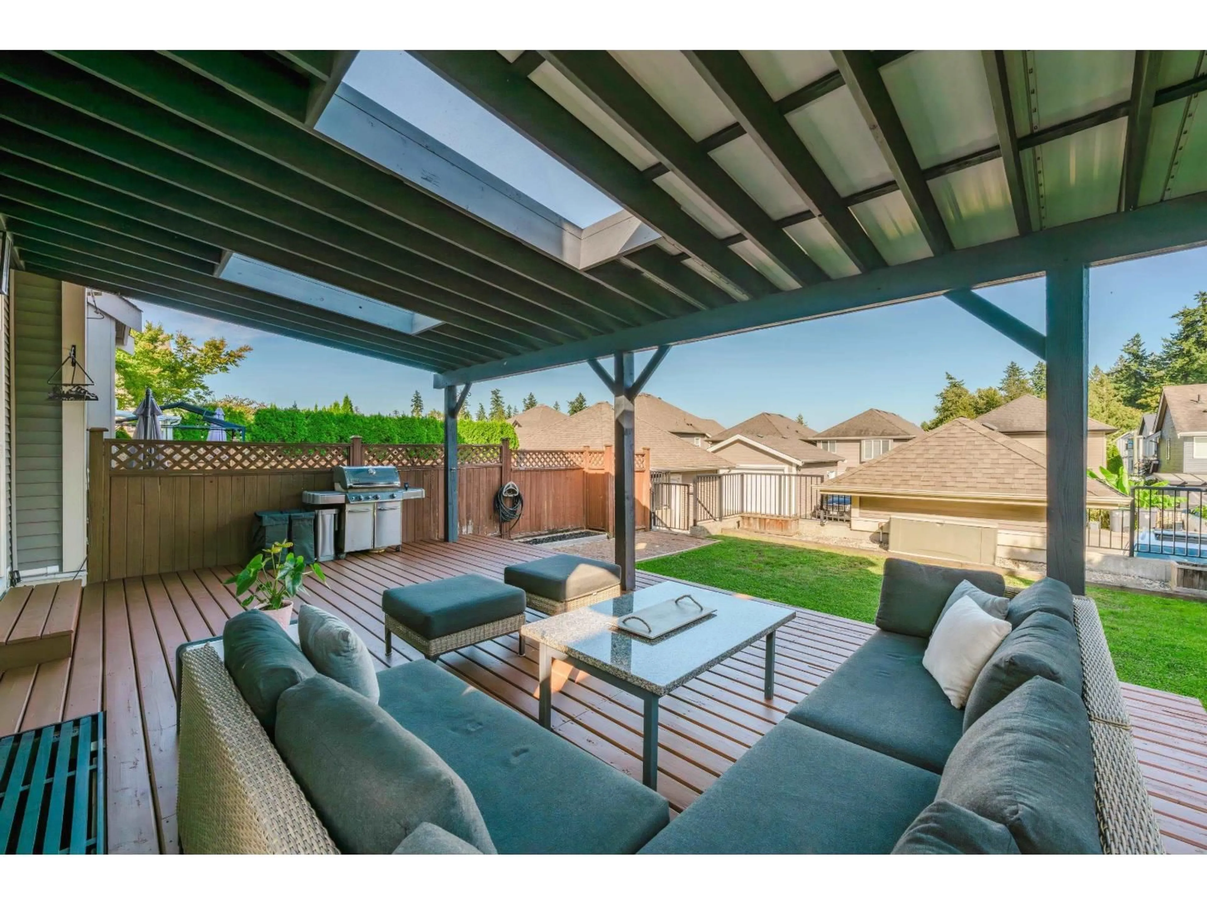 Patio, street for 6864 208, Langley British Columbia V2Y0G2