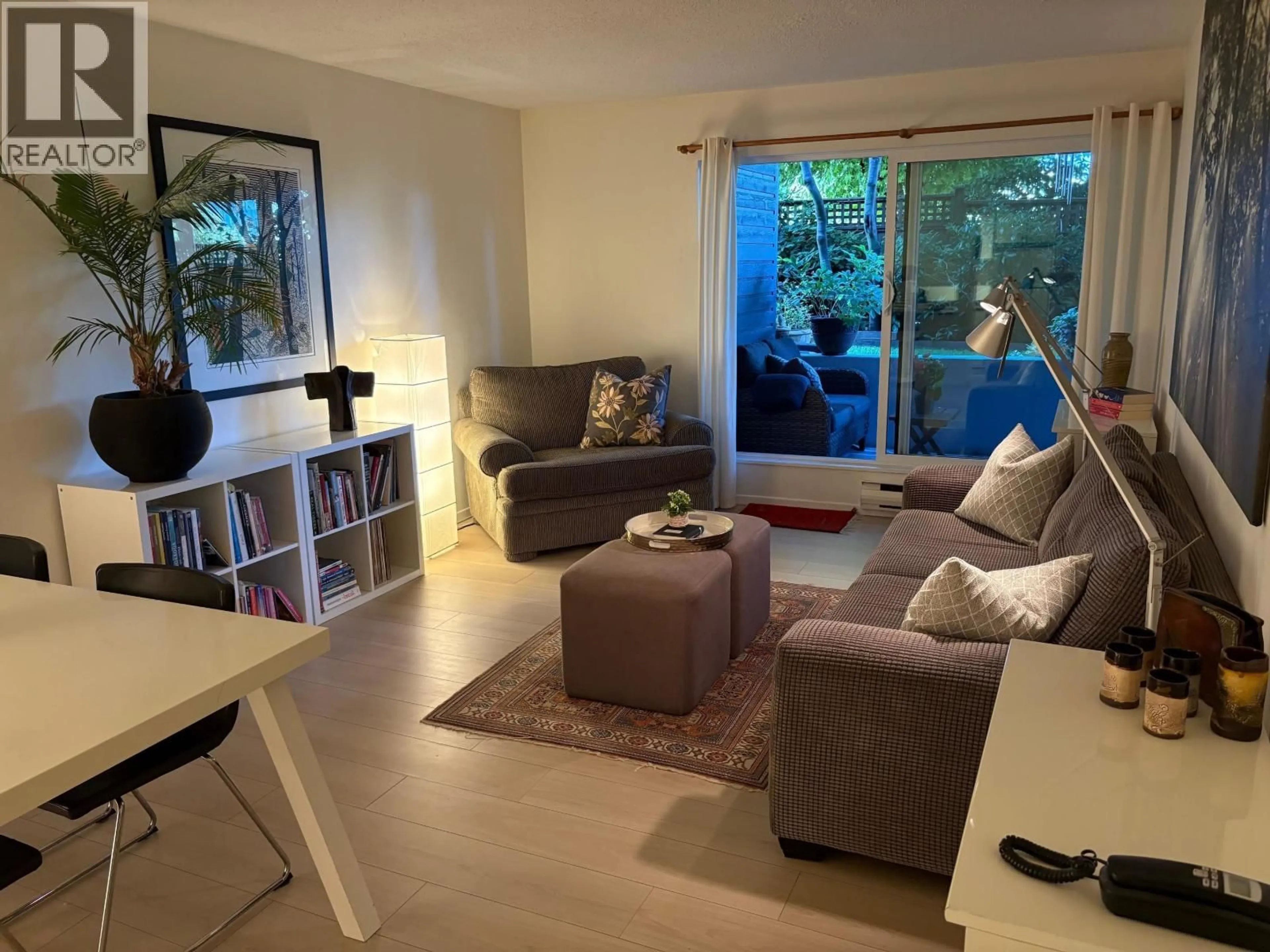Living room with furniture, wood/laminate floor for 112 - 1990 6TH AVENUE, Vancouver British Columbia V6J4V4