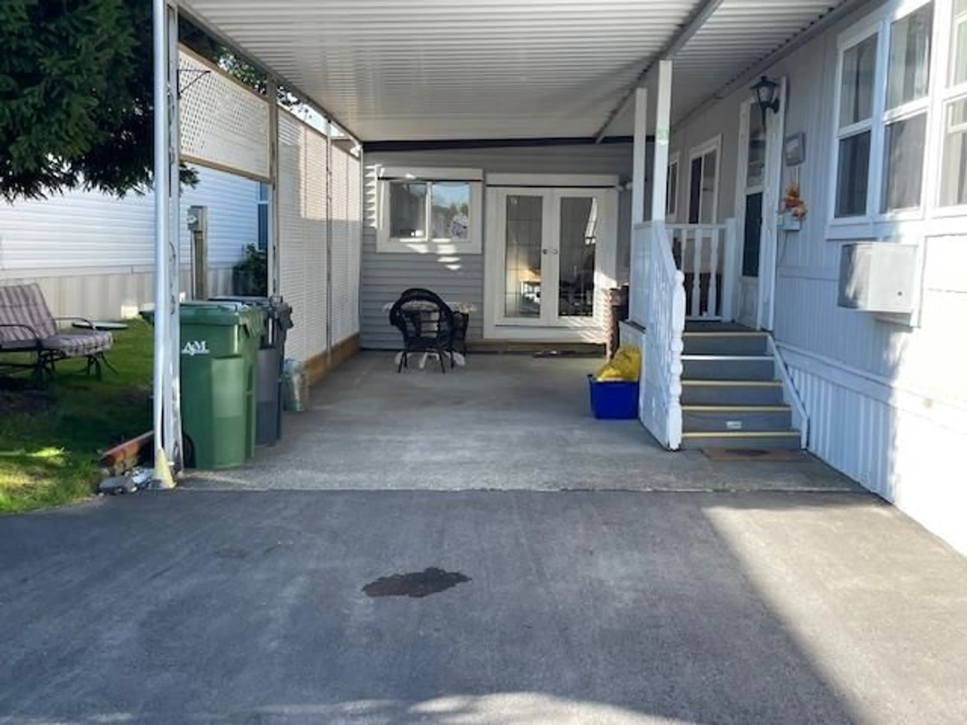 Patio, street for 180 - 1840 160, Surrey British Columbia V4A4X4