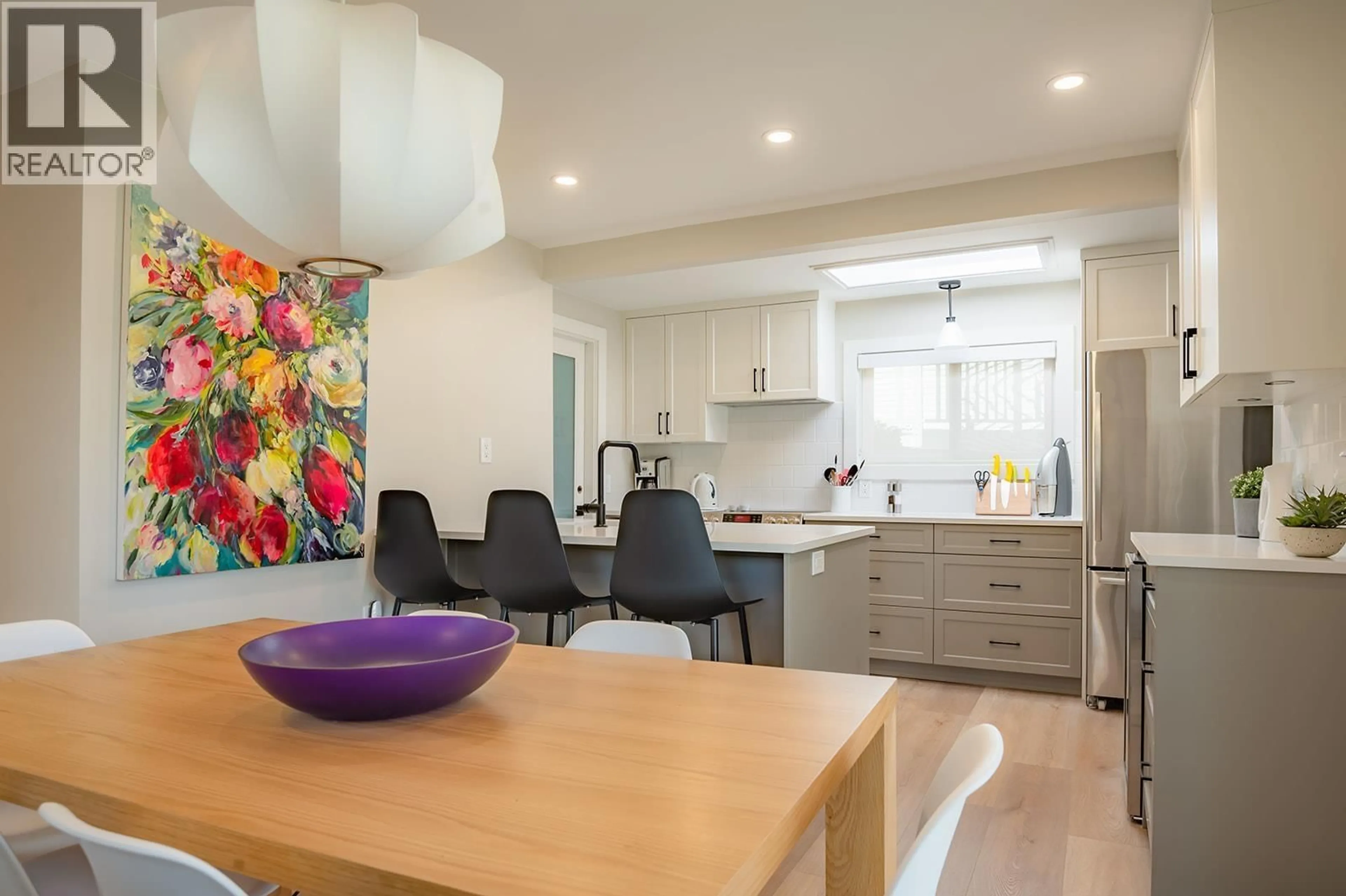 Contemporary kitchen, unknown for 535 GOWER POINT ROAD, Gibsons British Columbia V0N1V0