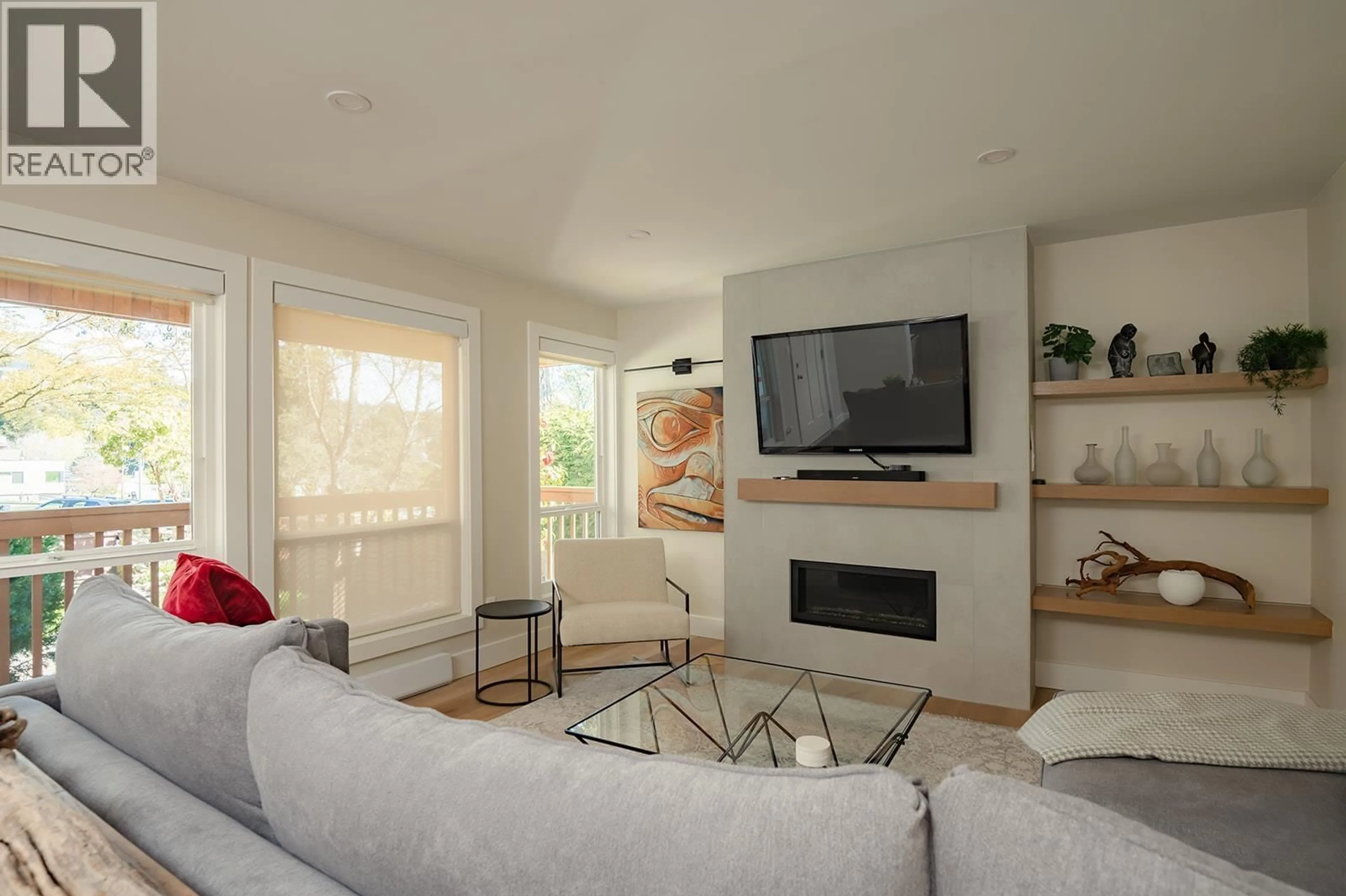 Living room with furniture, unknown for 535 GOWER POINT ROAD, Gibsons British Columbia V0N1V0