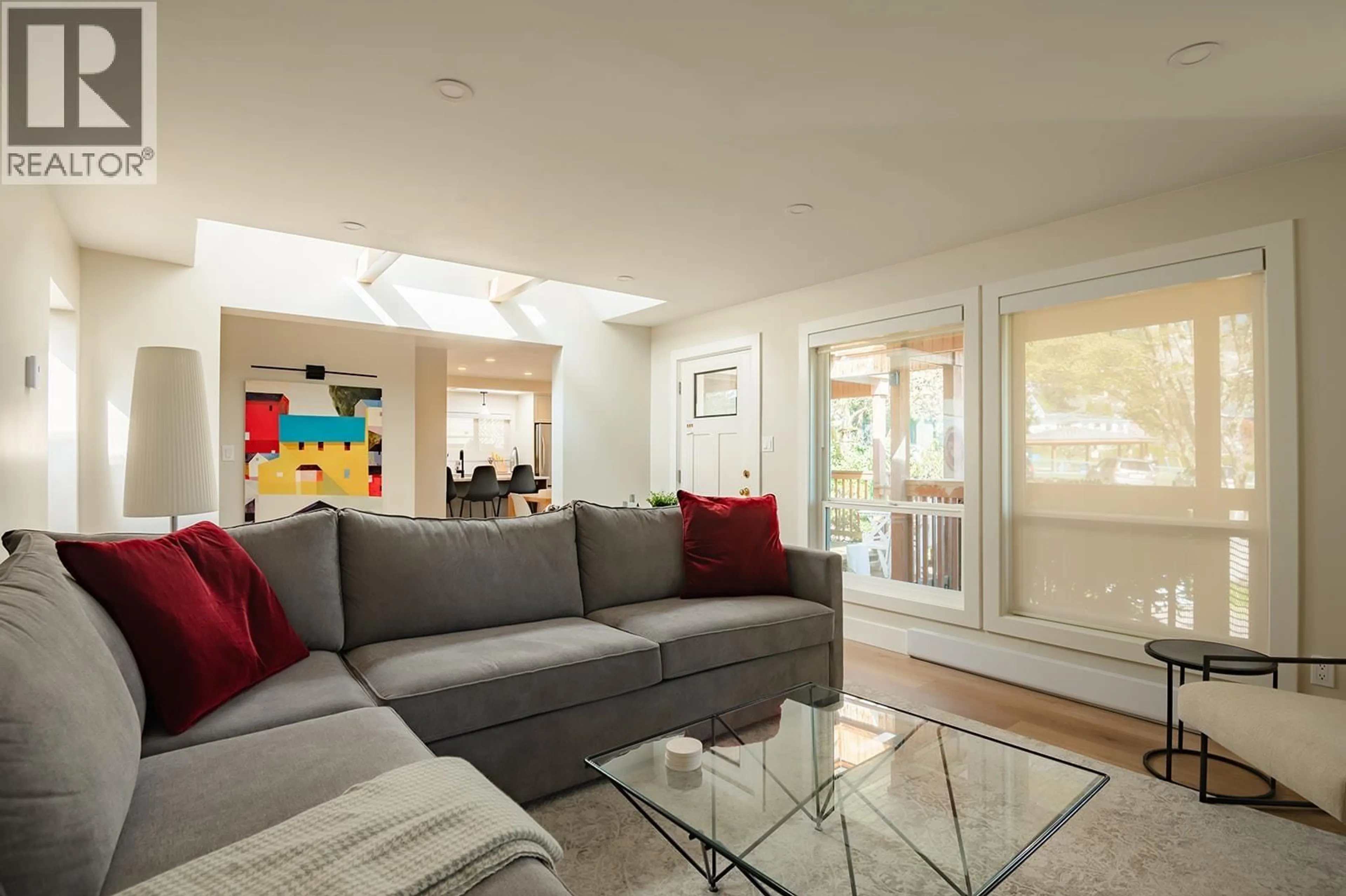 Living room with furniture, unknown for 535 GOWER POINT ROAD, Gibsons British Columbia V0N1V0