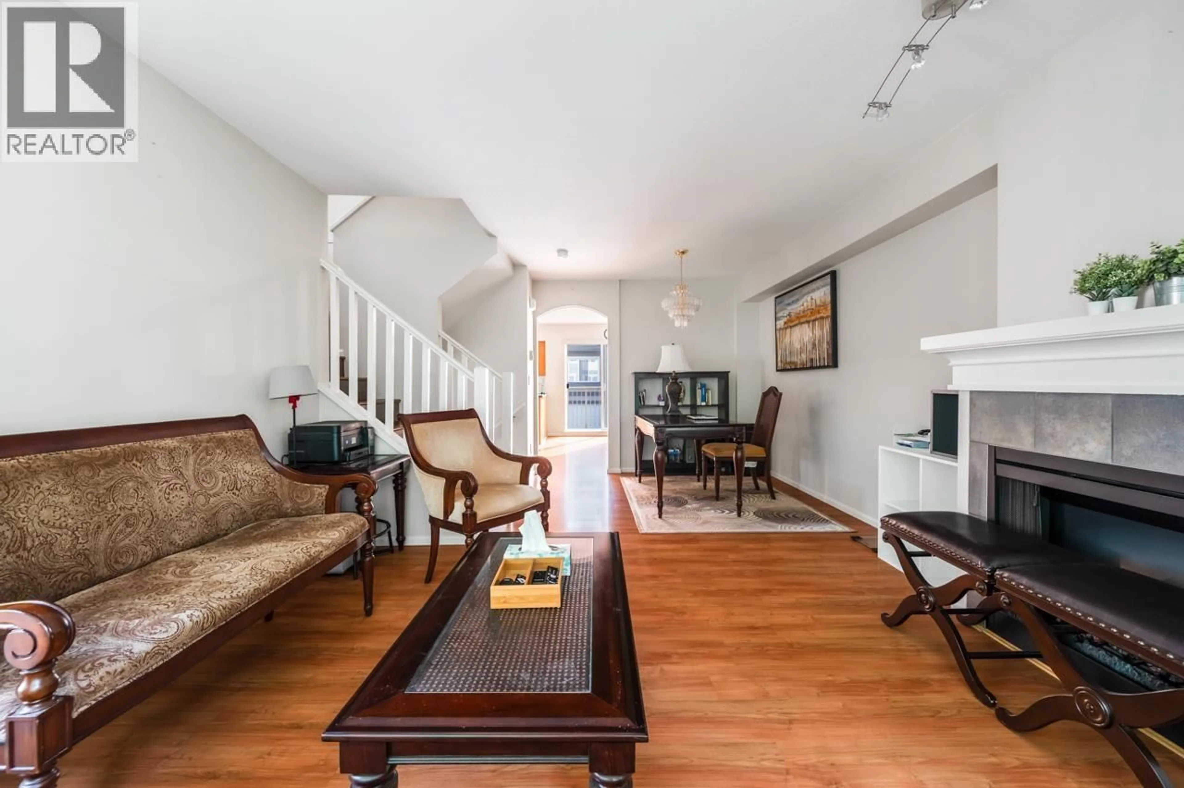 Living room with furniture, unknown for 10 - 3379 MORREY COURT, Burnaby British Columbia V3J7Y4