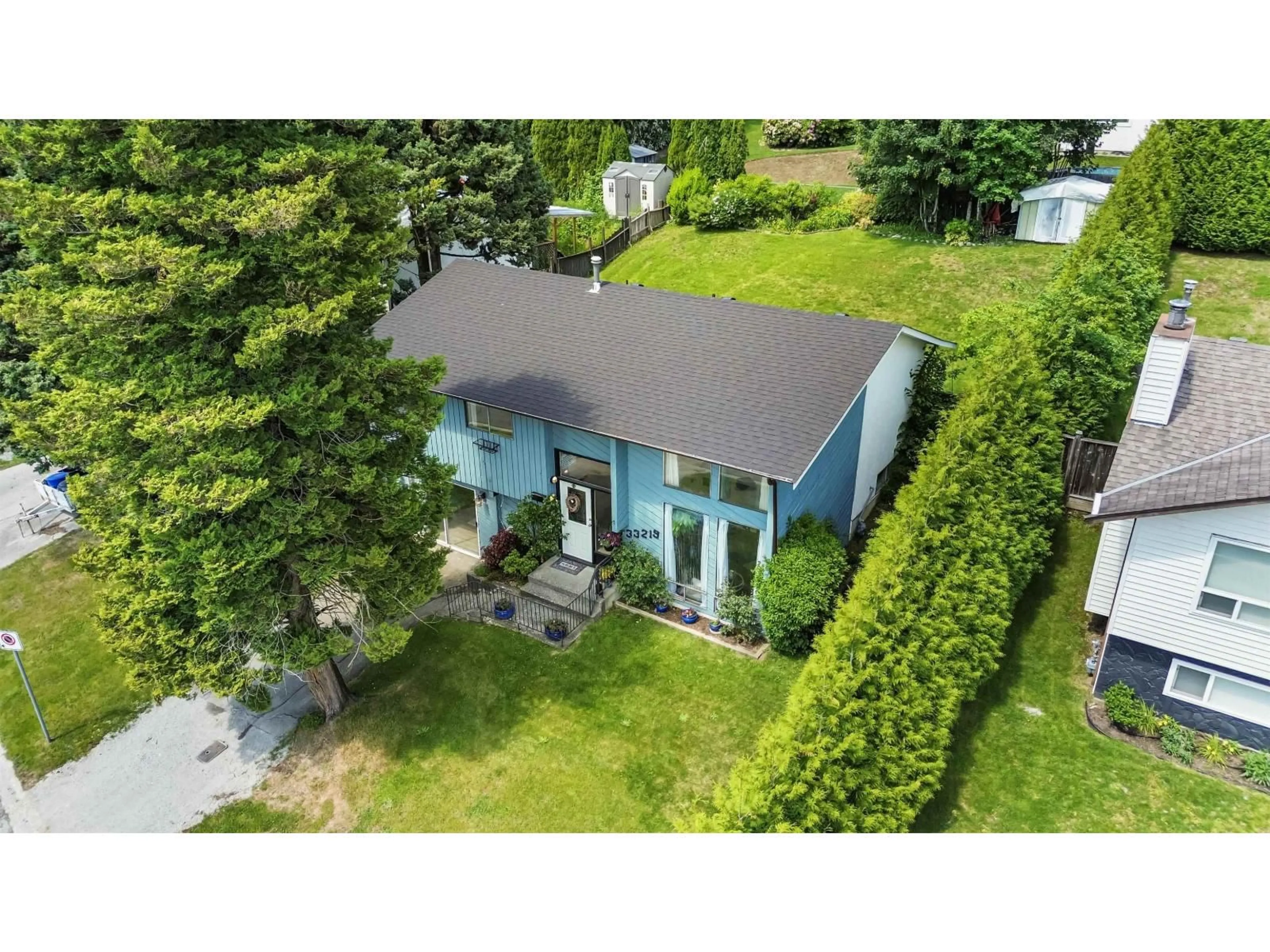 A pic from outside/outdoor area/front of a property/back of a property/a pic from drone, street for 33219 BEST, Mission British Columbia V2V5V5
