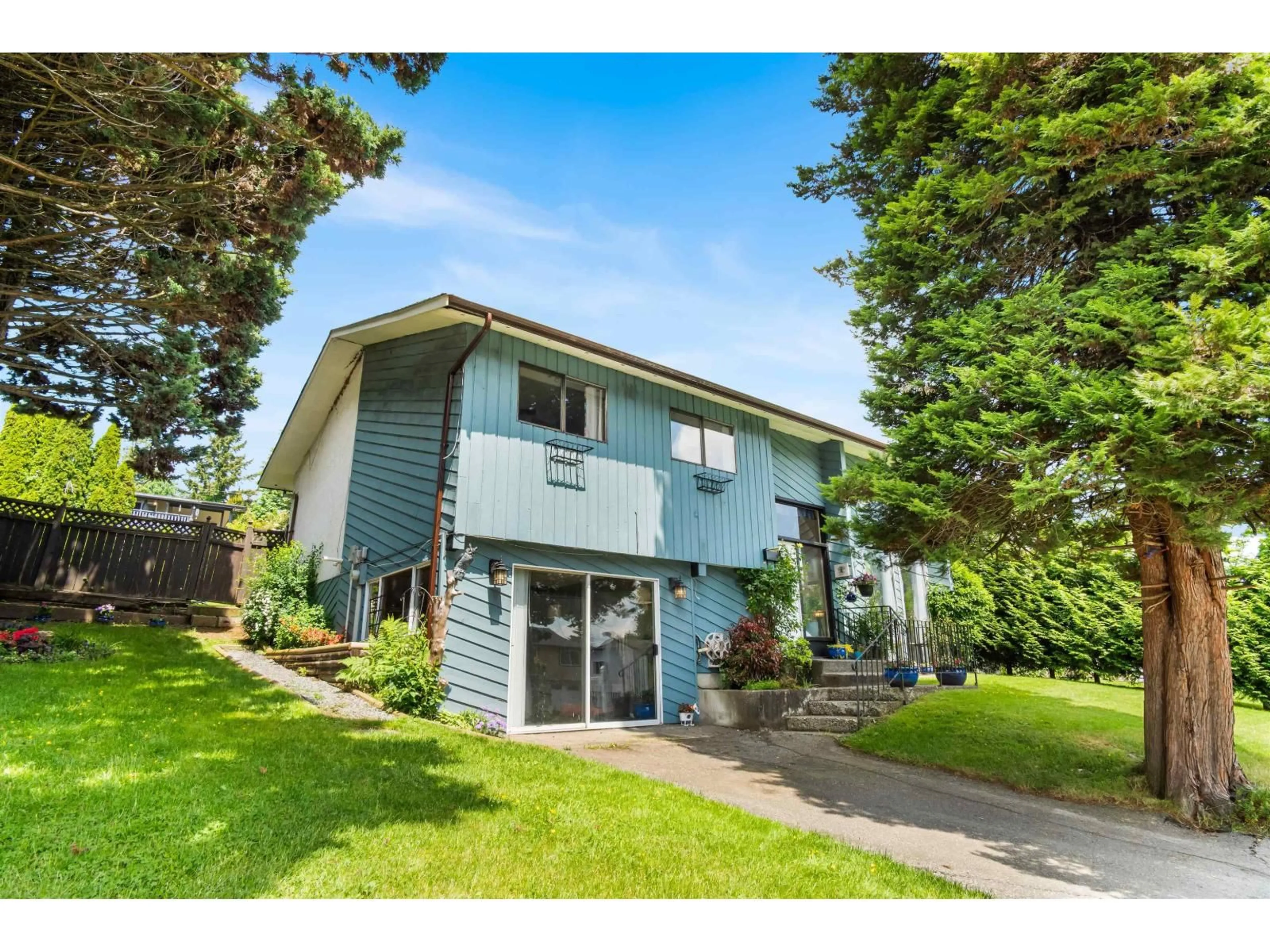 Home with vinyl exterior material, street for 33219 BEST, Mission British Columbia V2V5V5