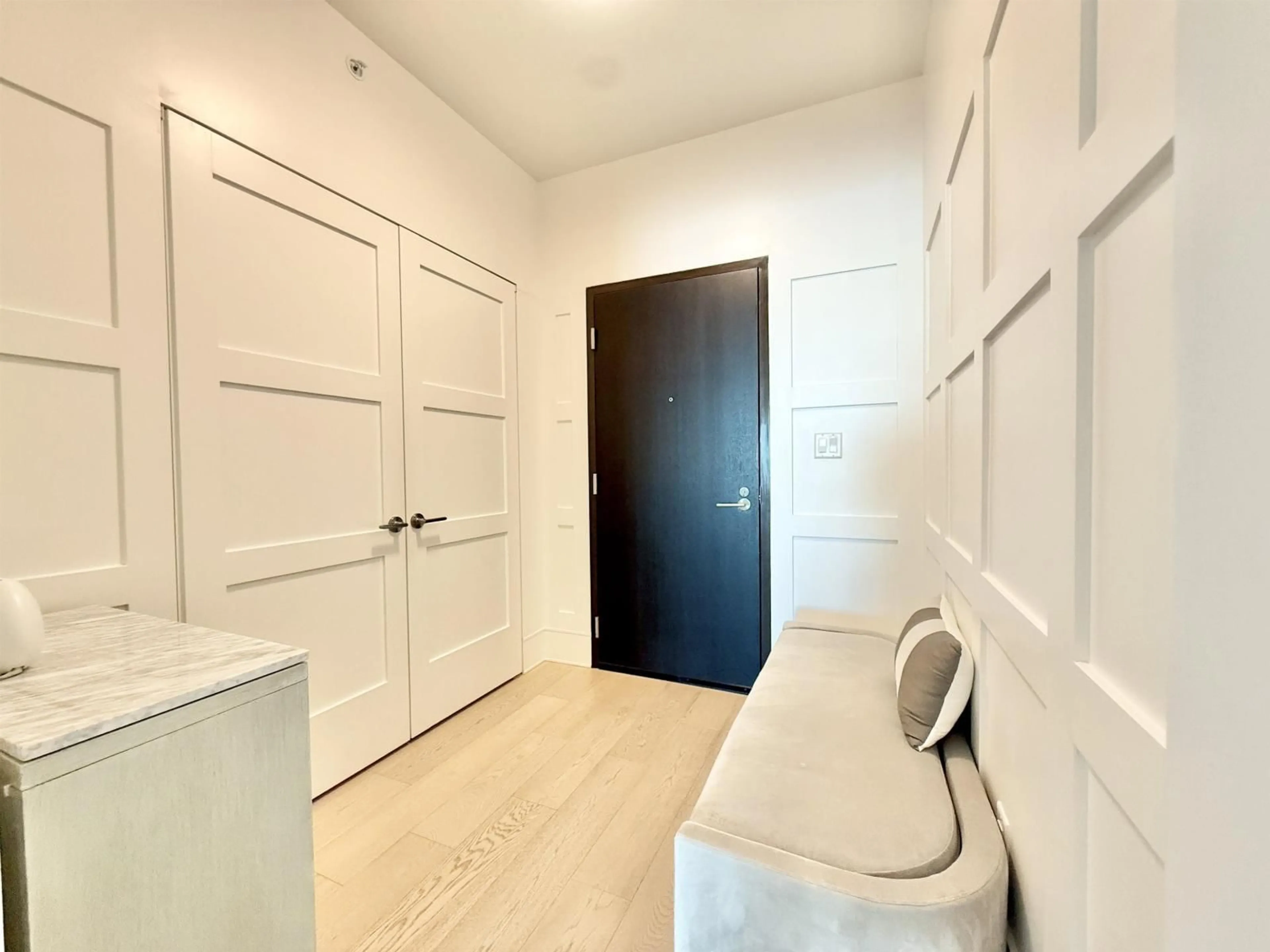 Indoor entryway for 1804 - 1501 FOSTER, White Rock British Columbia V4B0C3