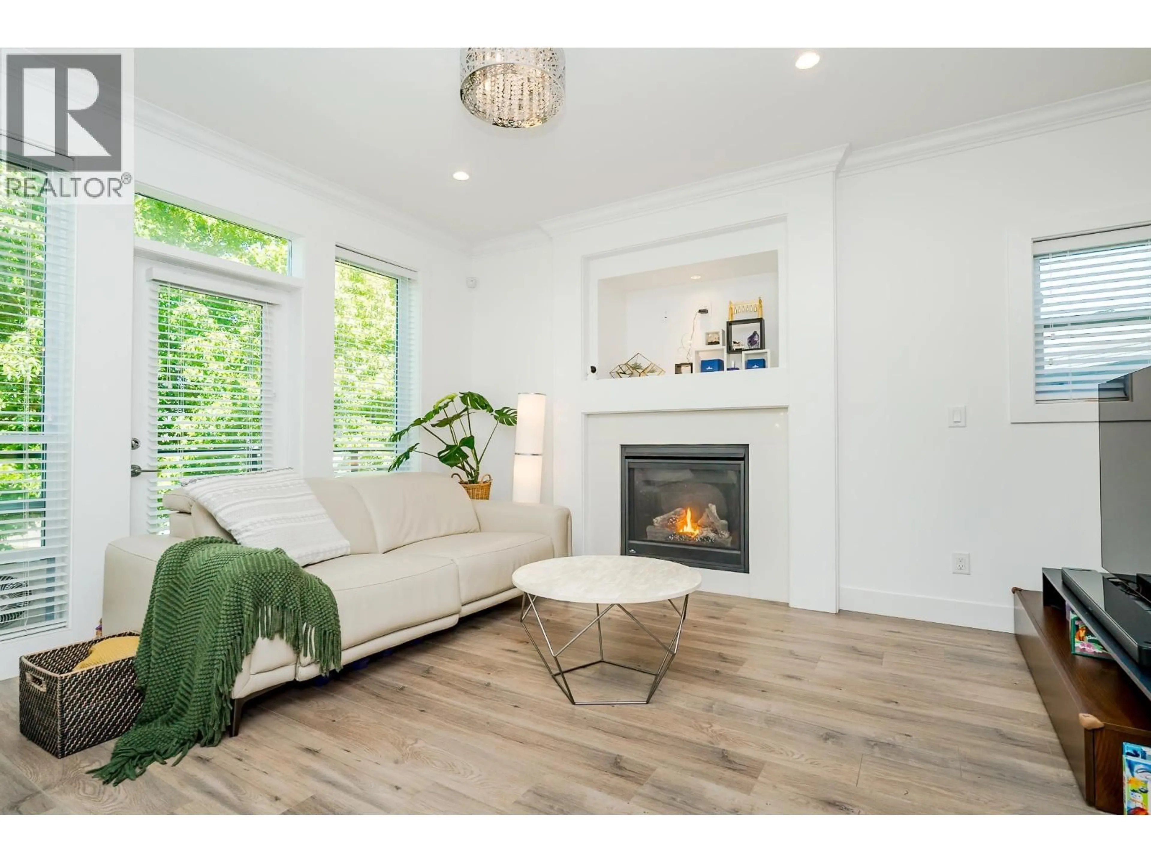 Living room with furniture, wood/laminate floor for 11740 WILLIAMS ROAD, Richmond British Columbia V7A1J4