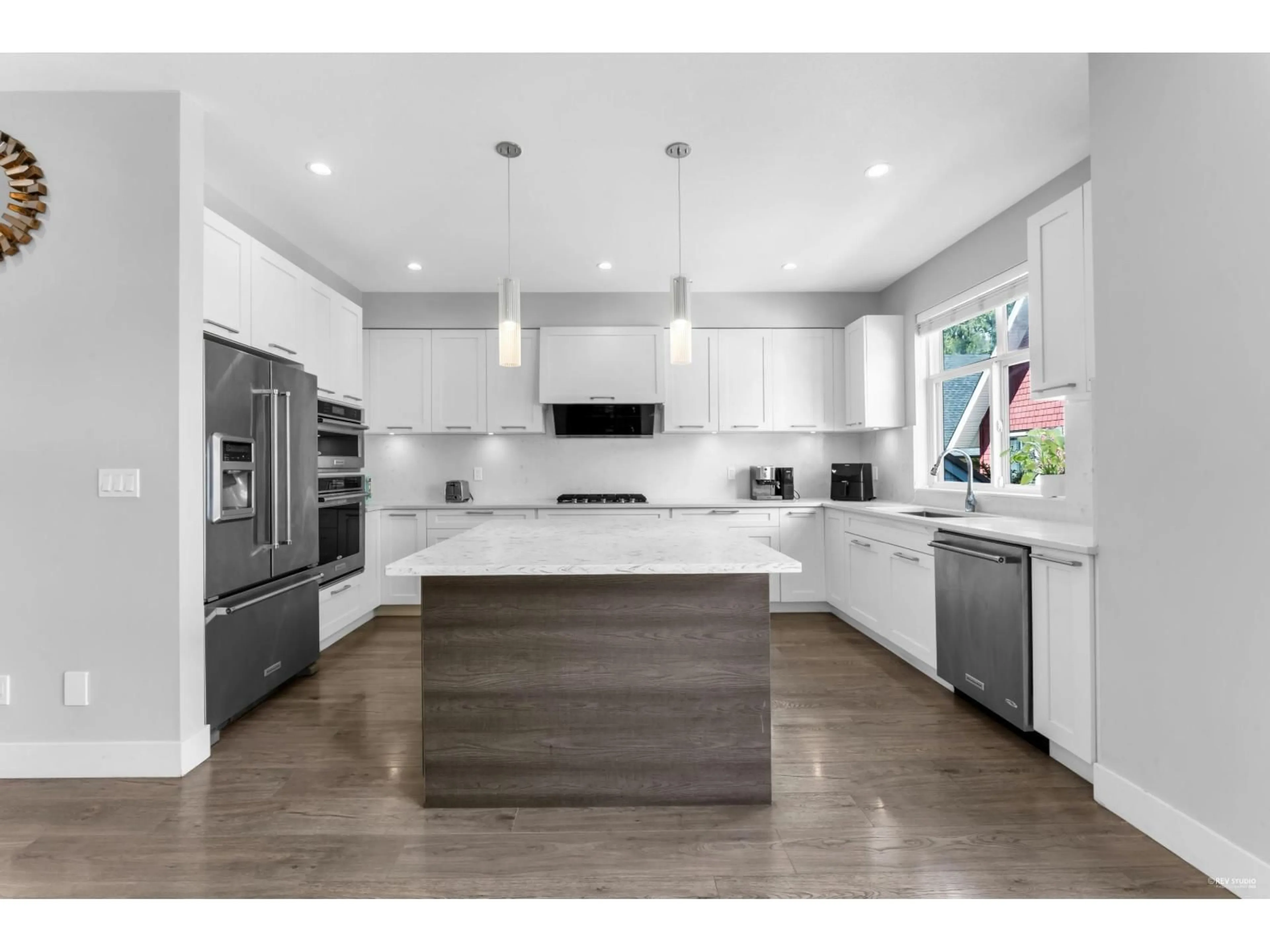 Contemporary kitchen, wood/laminate floor for 127 - 2853 HELC, Surrey British Columbia V3Z0N5