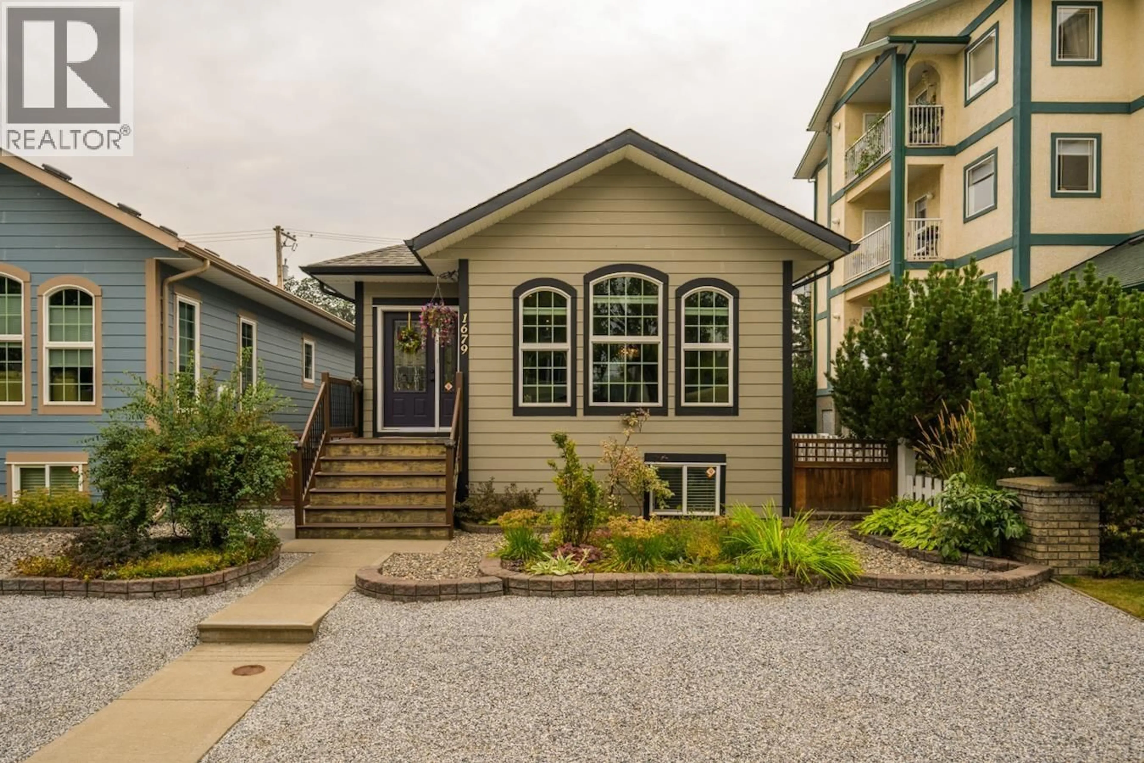 Home with vinyl exterior material, street for 1679 6TH AVENUE, Prince George British Columbia V2L3N5