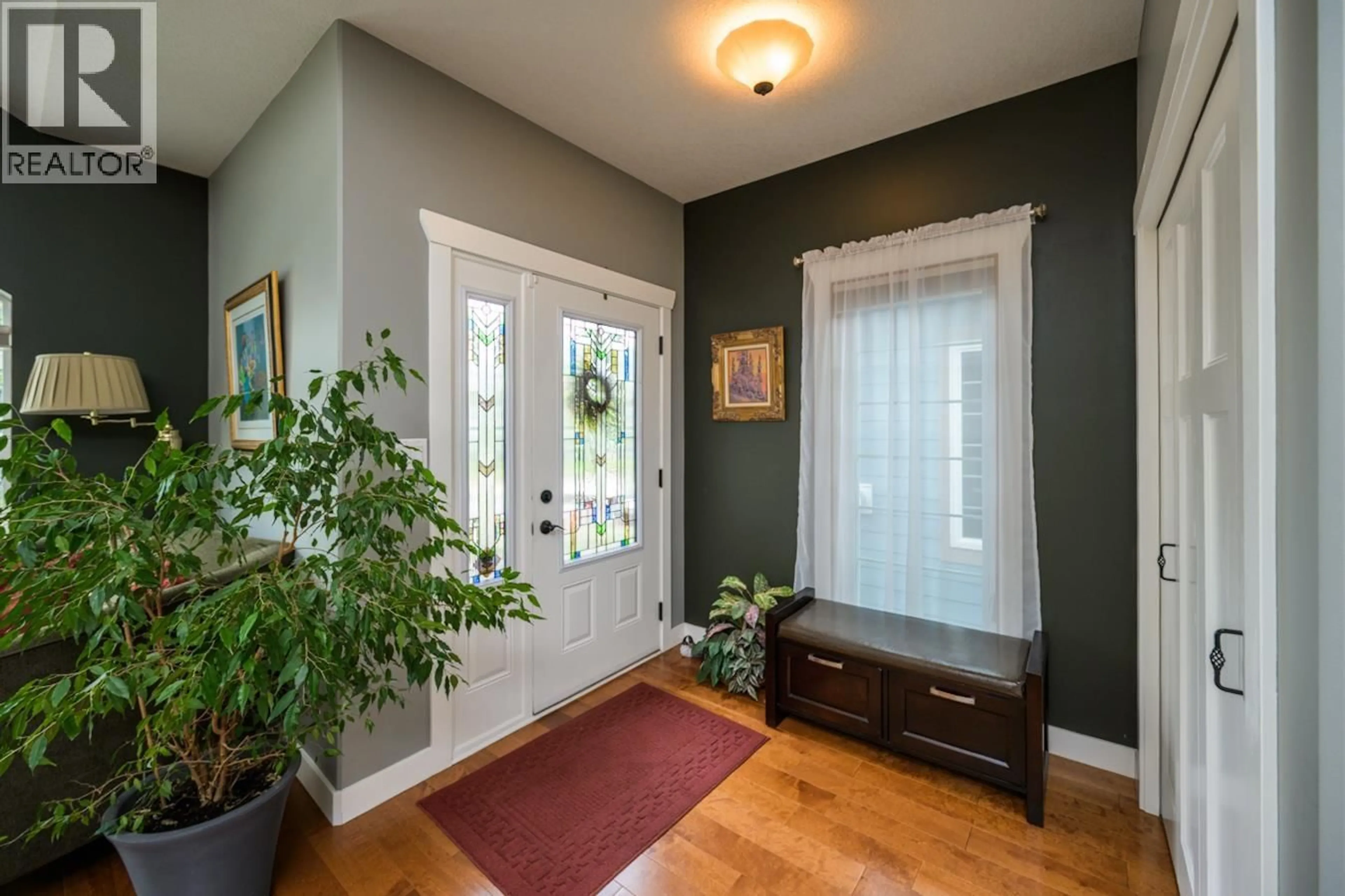 Indoor entryway for 1679 6TH AVENUE, Prince George British Columbia V2L3N5