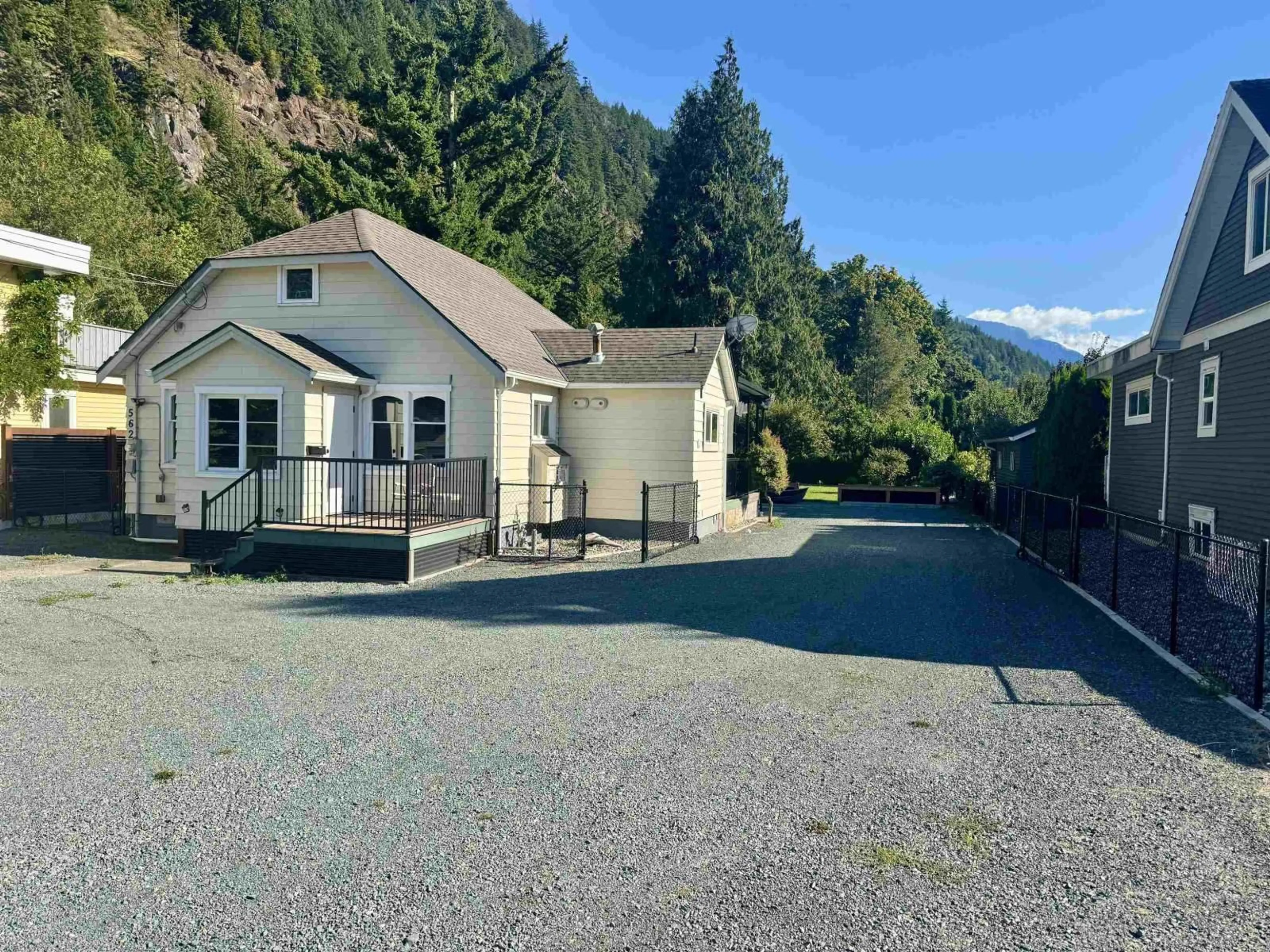 A pic from outside/outdoor area/front of a property/back of a property/a pic from drone, mountain view for 562 LILLOOET AVENUE, Harrison Hot Springs British Columbia V0M1K0