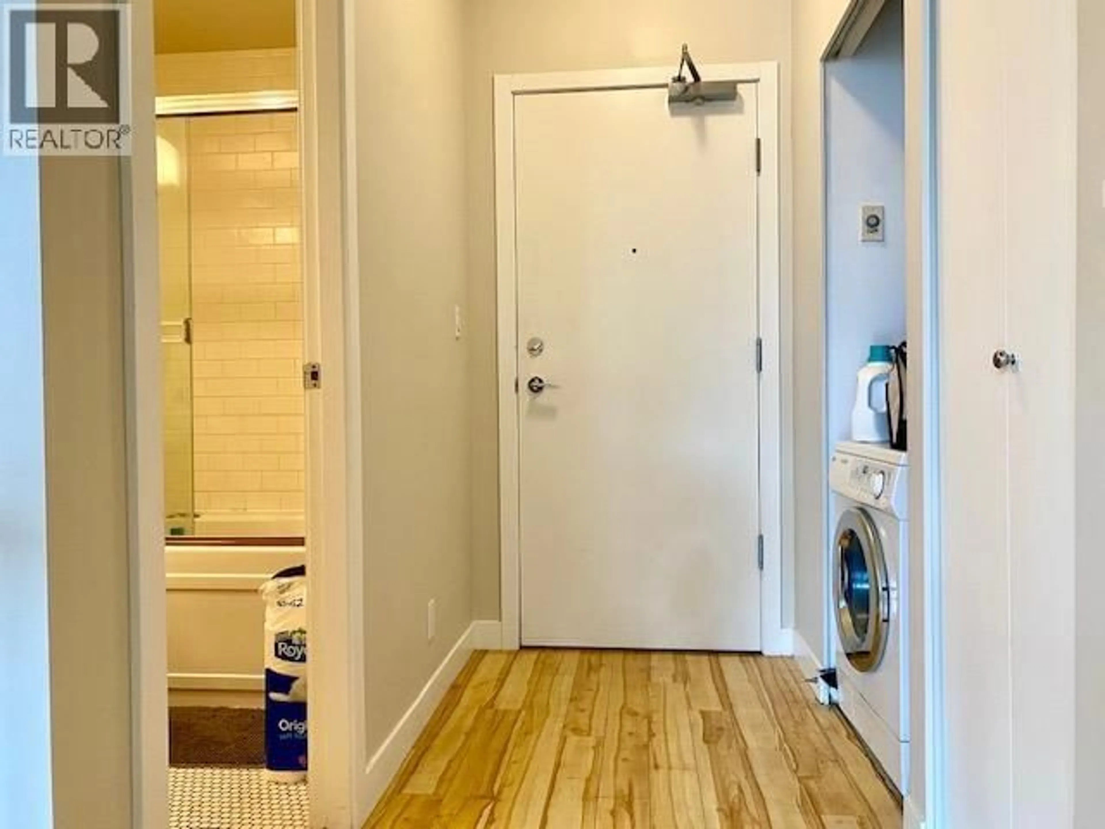 Indoor entryway for 204 - 1050 SMITHE STREET, Vancouver British Columbia V6E4H2