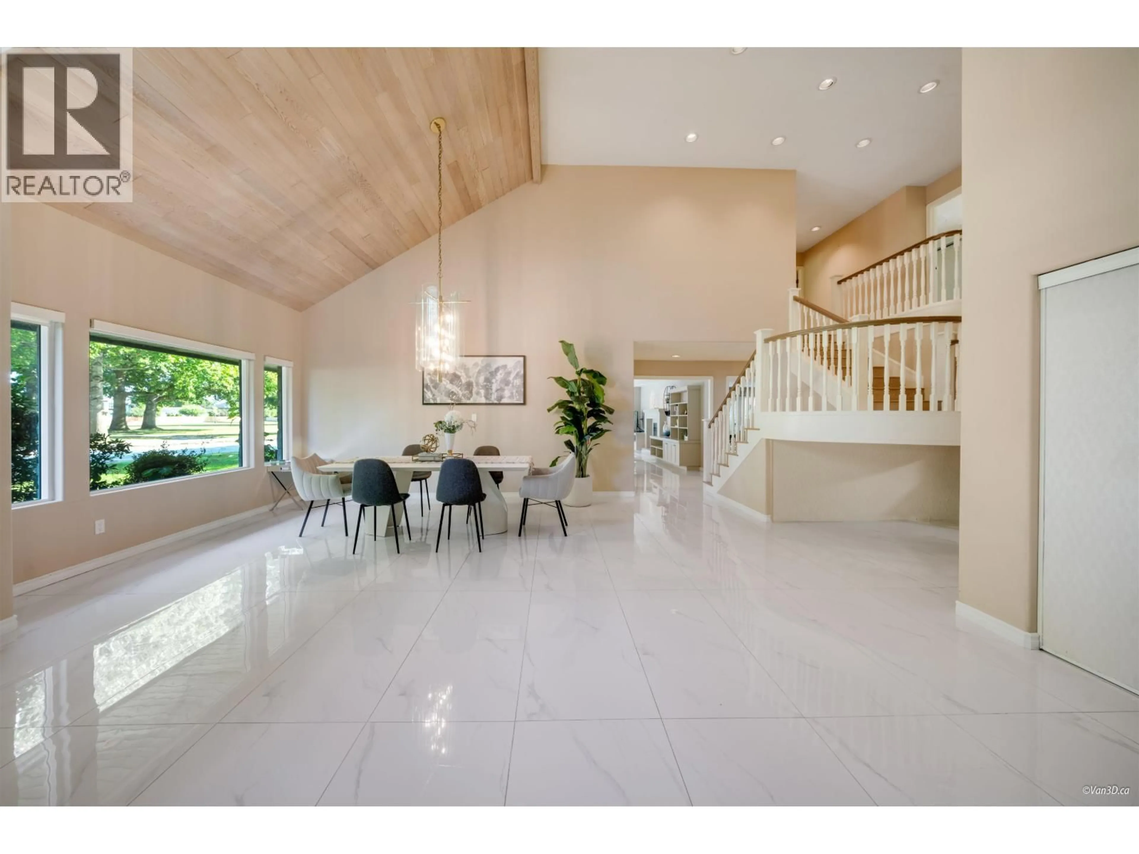 Indoor foyer for 7215 FROBISHER DRIVE, Richmond British Columbia V7C4P8