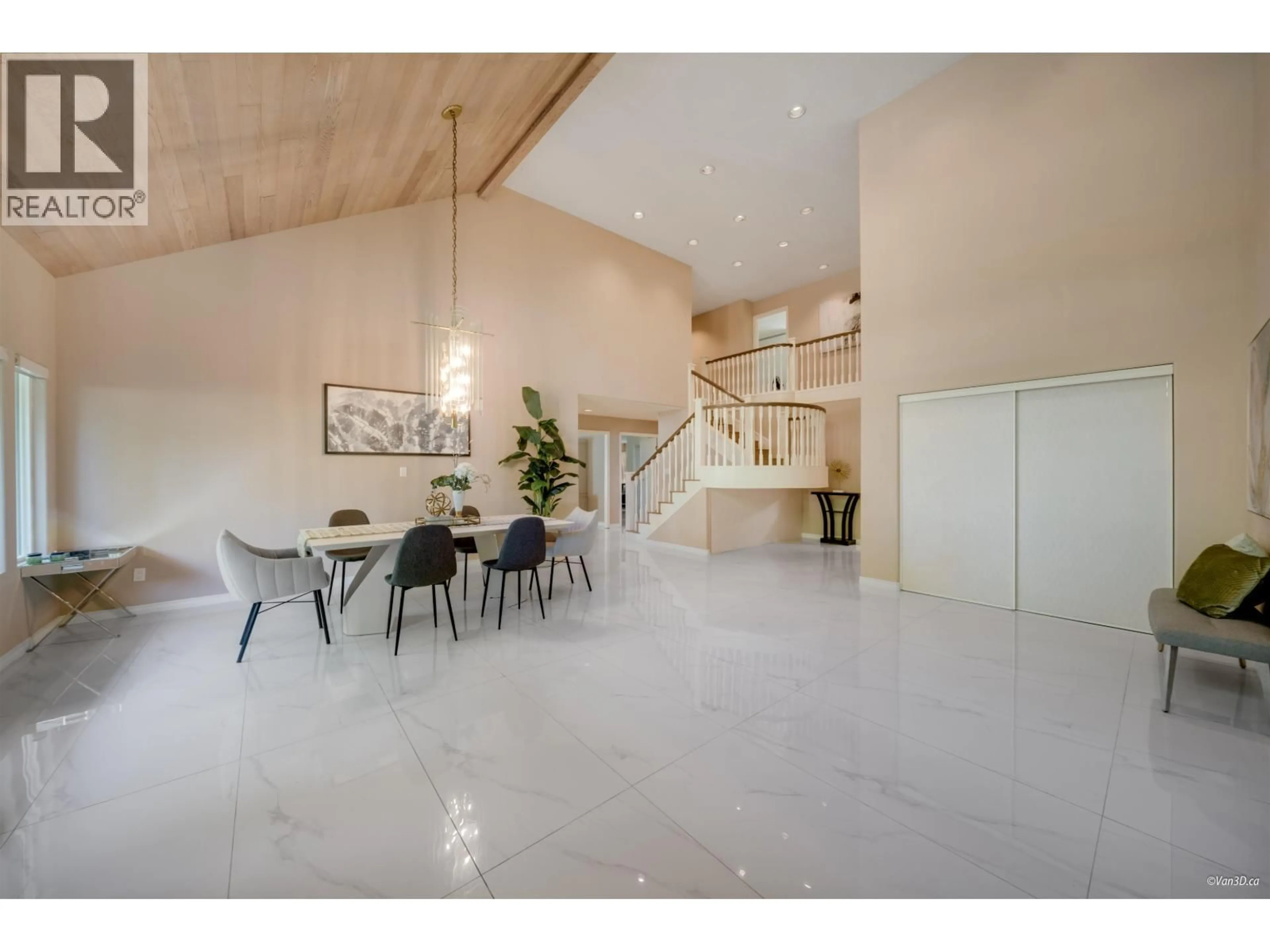Indoor foyer for 7215 FROBISHER DRIVE, Richmond British Columbia V7C4P8