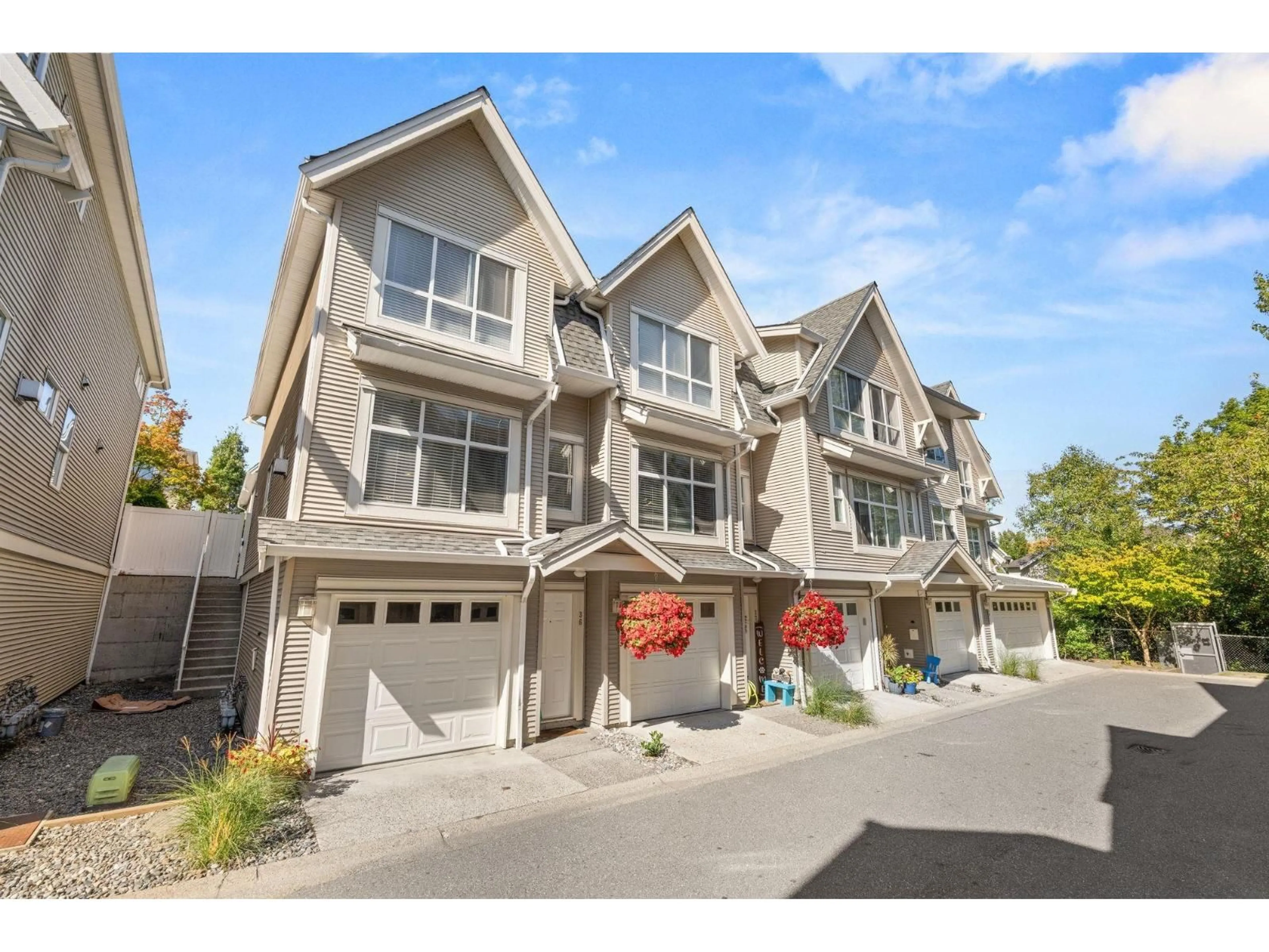 A pic from outside/outdoor area/front of a property/back of a property/a pic from drone, street for 36 - 6450 199, Langley British Columbia V2Y2X1