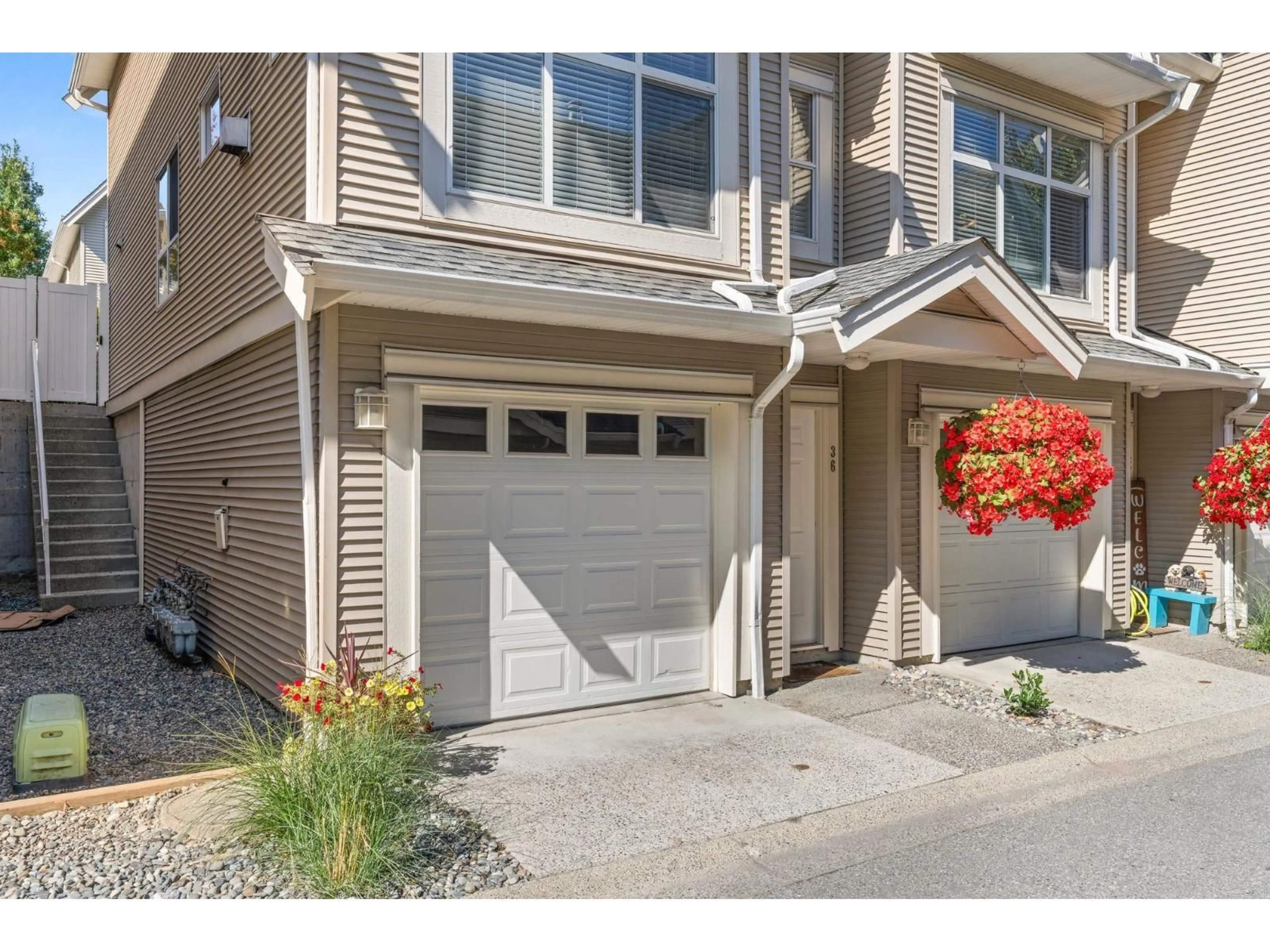 Unknown for 36 - 6450 199, Langley British Columbia V2Y2X1